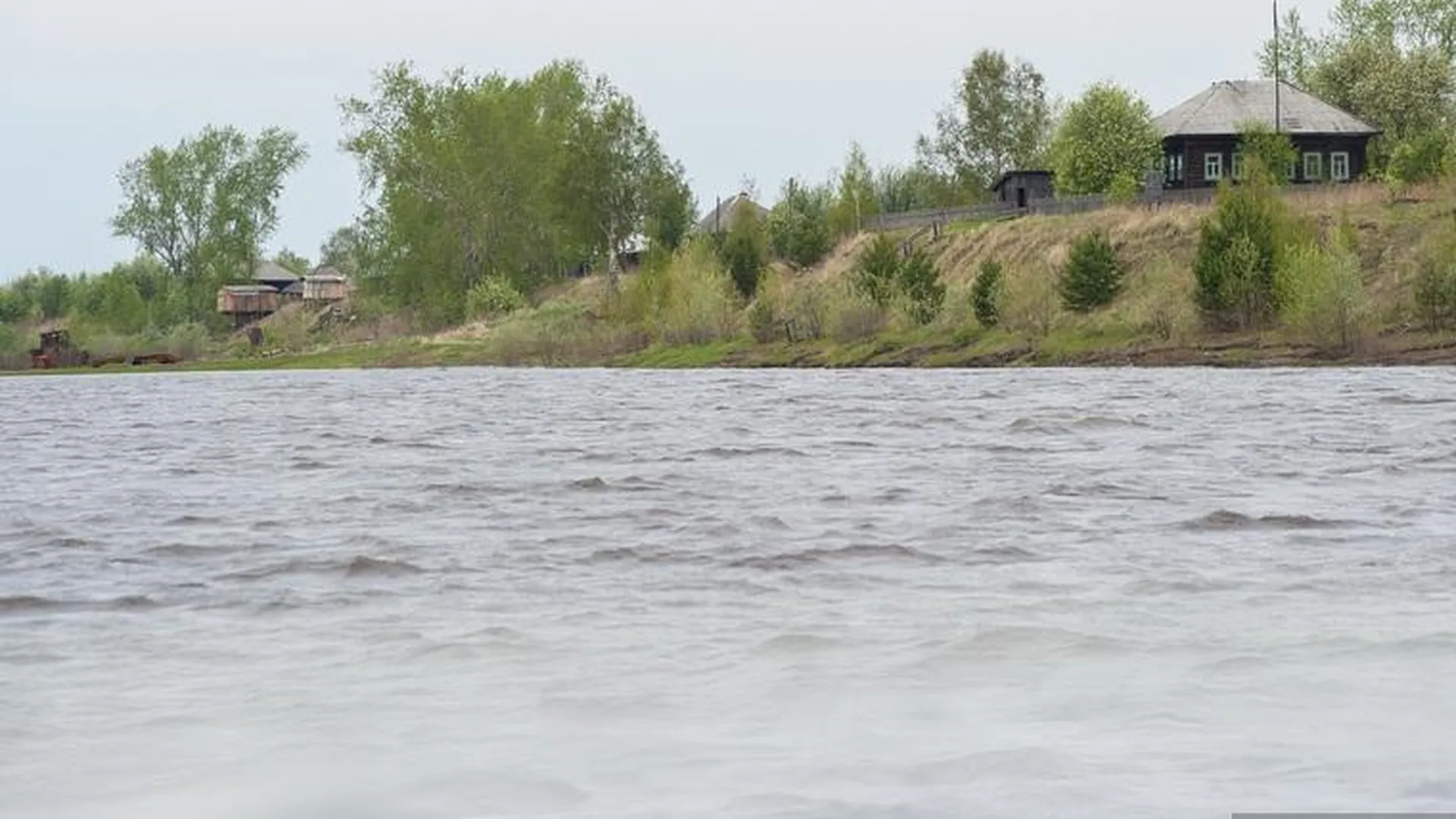 На Урале нашли тела трех человек, которые находились в перевернувшейся лодке