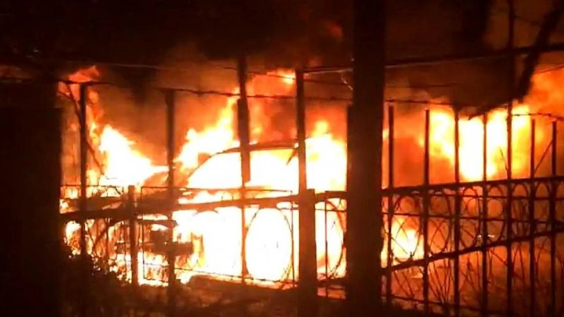 В Серпухове неизвестные сожгли «Мерседес» медийного босса Сергея Сметанкина 