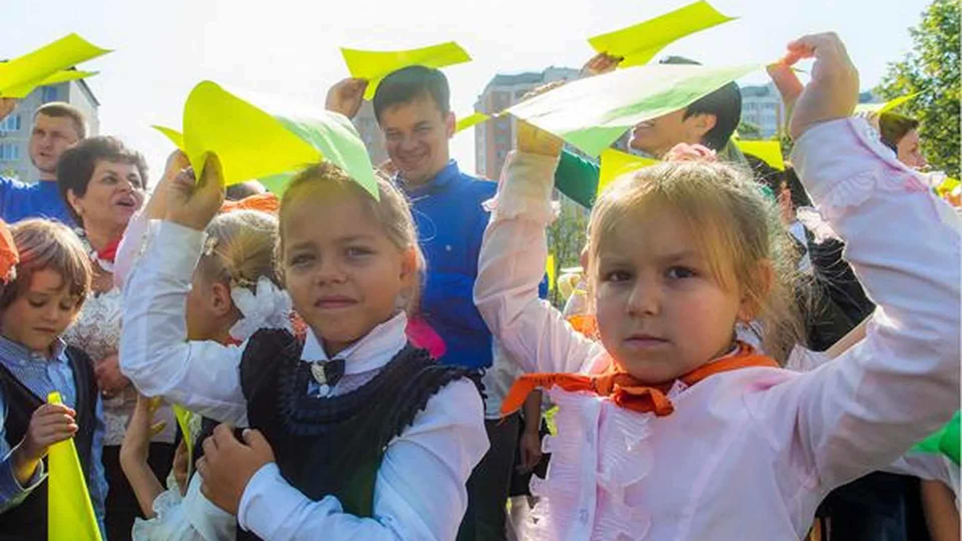 Одинцовские школьники провели экологический флэшмоб