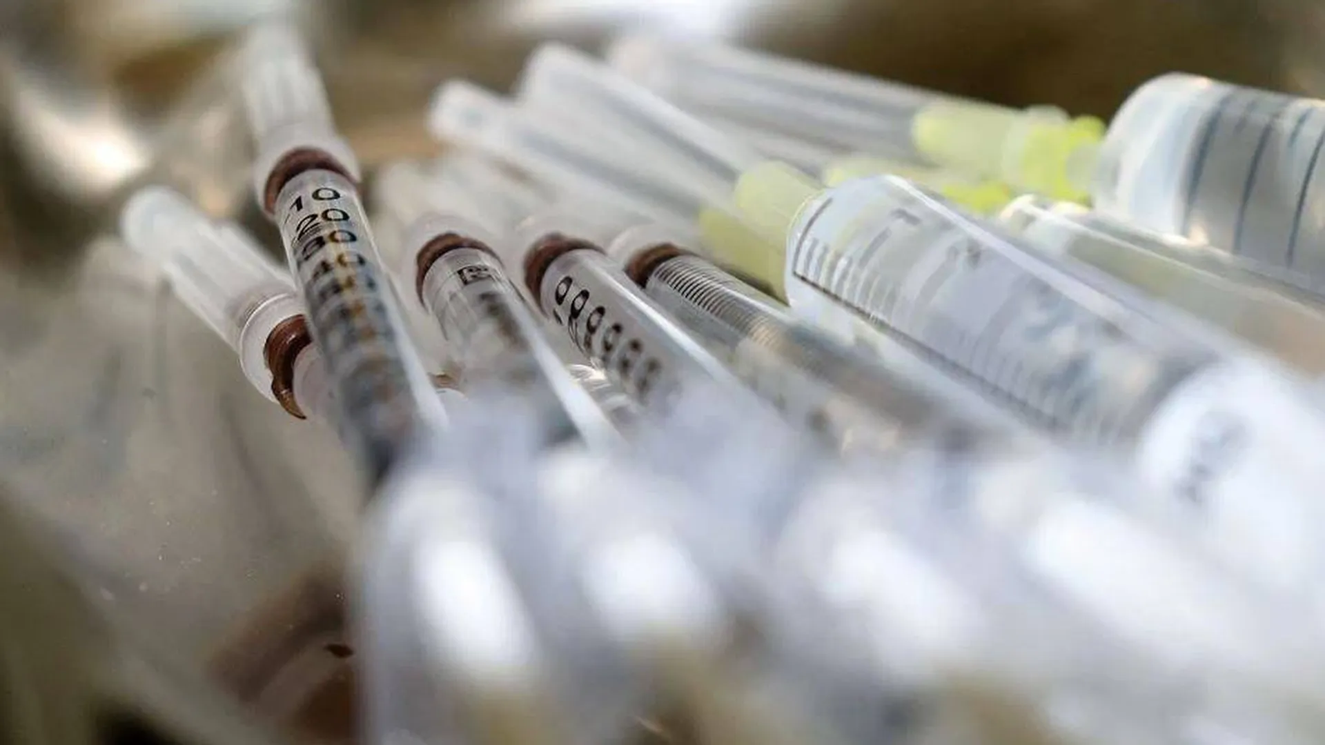 Эффективность немецкой вакцины Curevac от COVID показала 48%