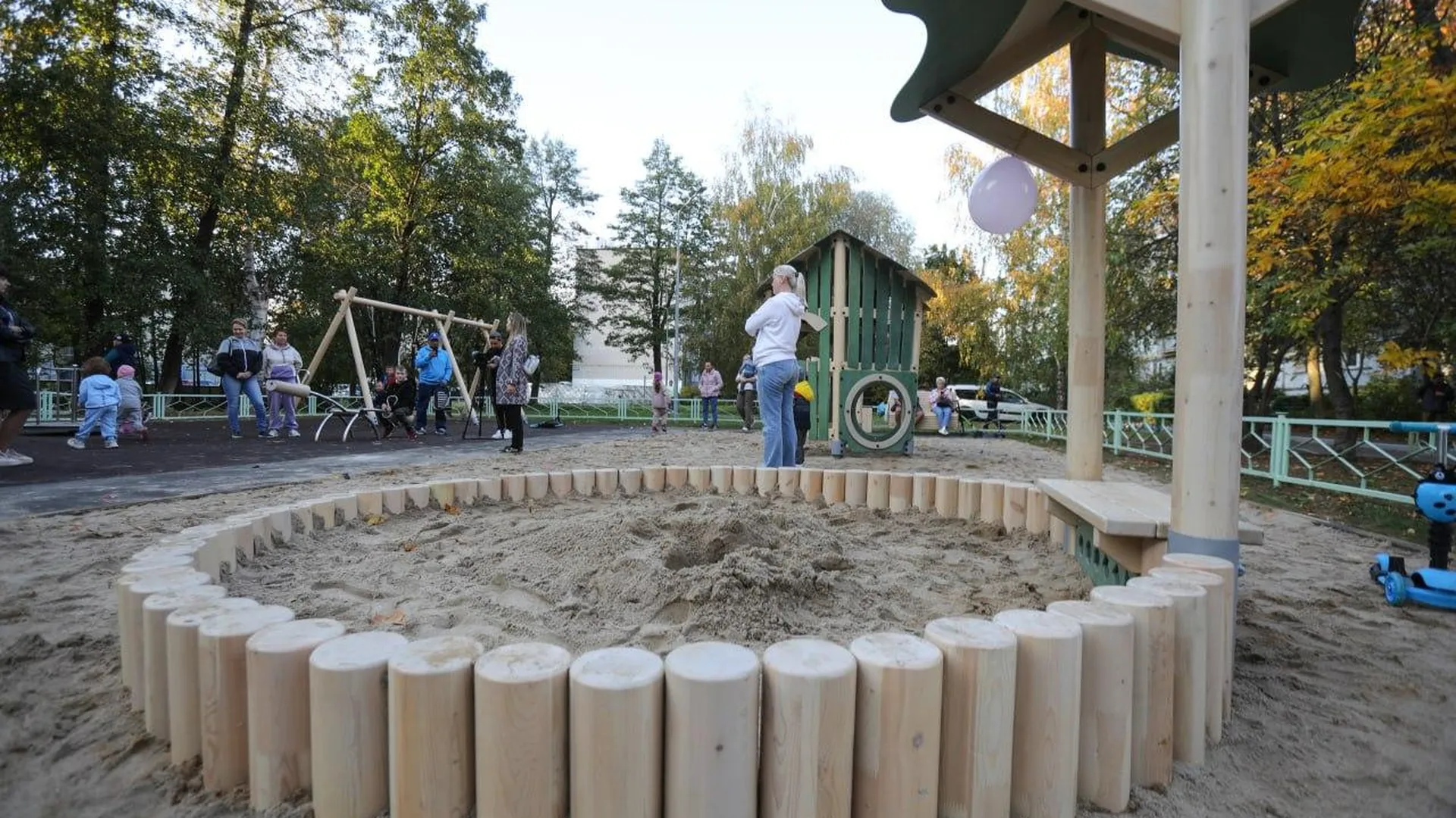 В подмосковной Балашихе по просьбам жителей построили  детскую площадку