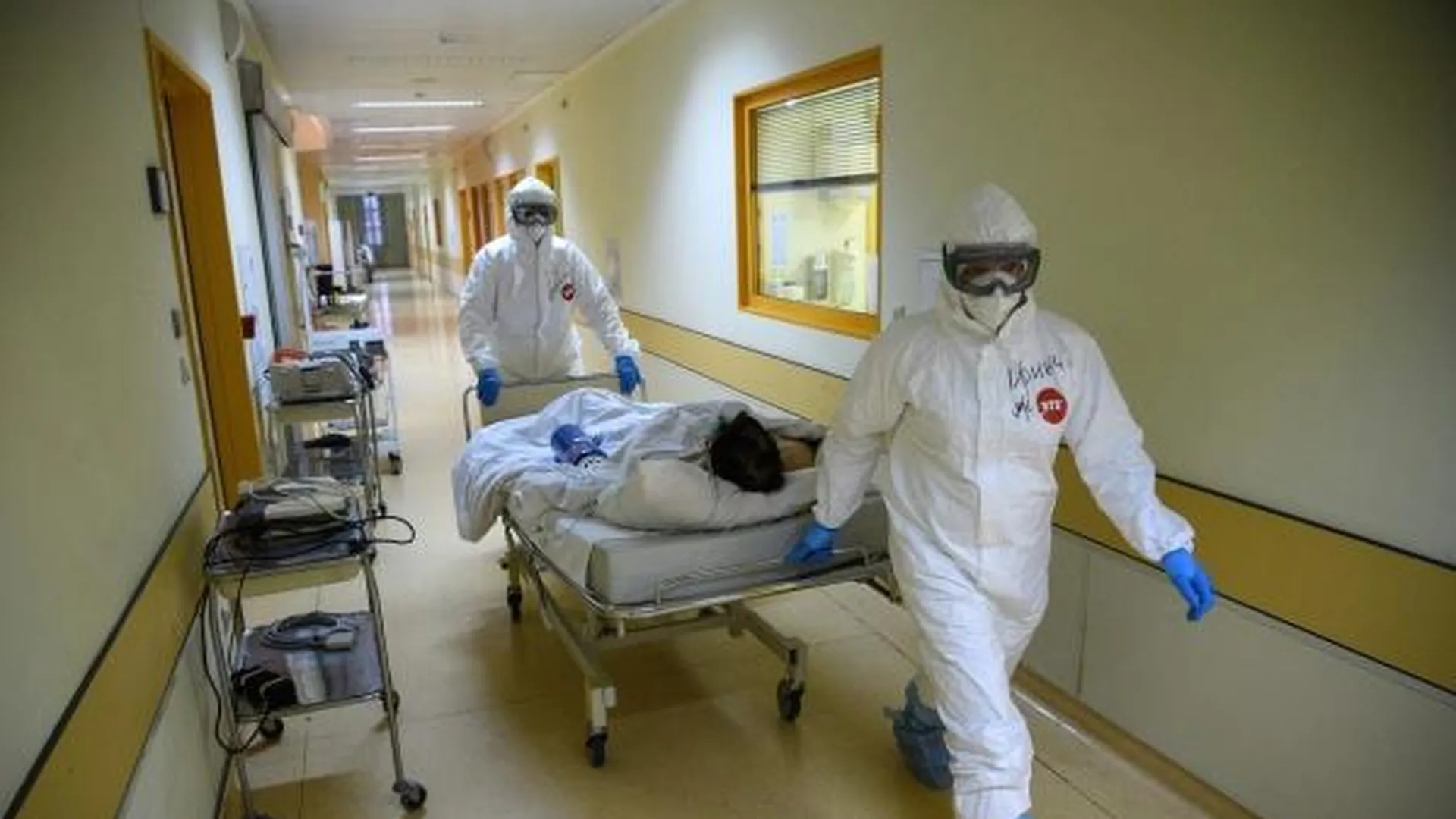 Более 12 тысяч новых случаев заражения коронавирусом зафиксировали за сутки в России