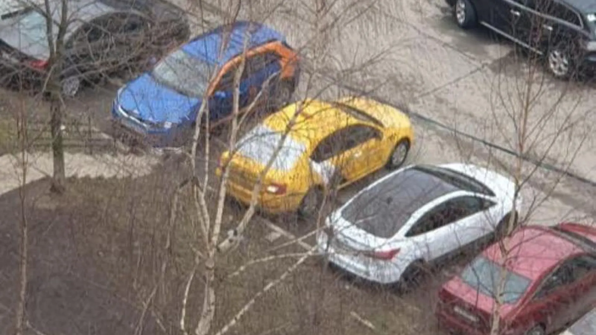 Брошенные машины каршеринга занимают парковочные места в Одинцово