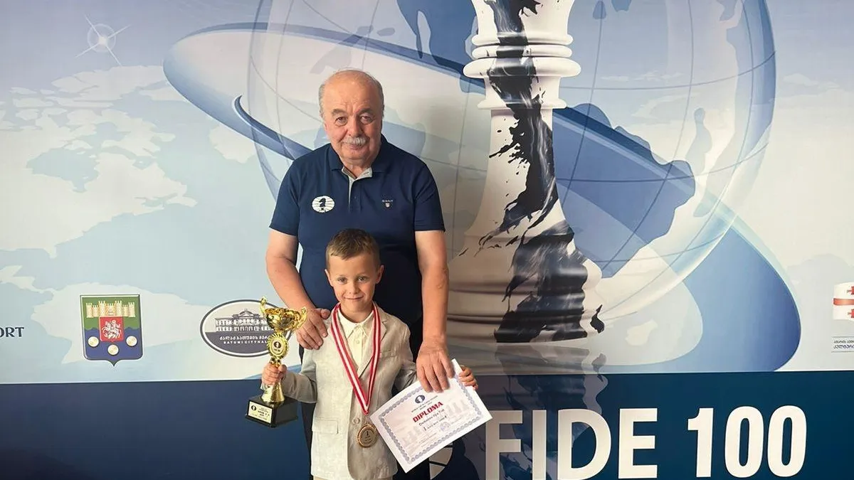 Школьник и з Ленинского округа завоевал золотую медаль на Кубке мира по шахматам