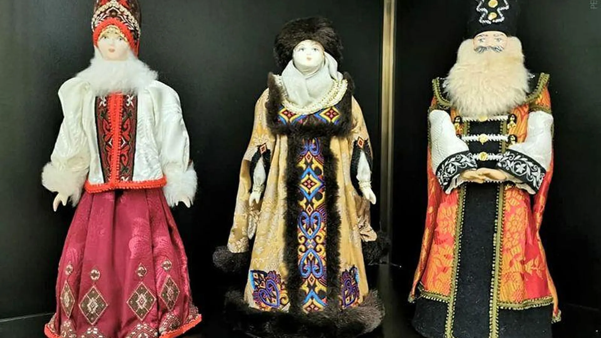 В Электростали окрылись выставки «Возрождение Гжели» и «Русский стиль»