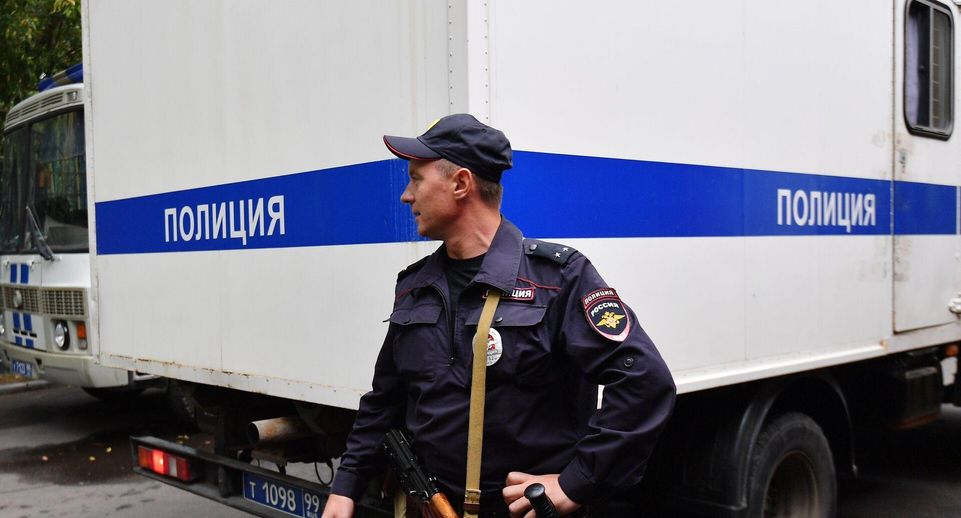 Источник 360.ru: заключенный и водитель автозака пострадали в ДТП в Москве