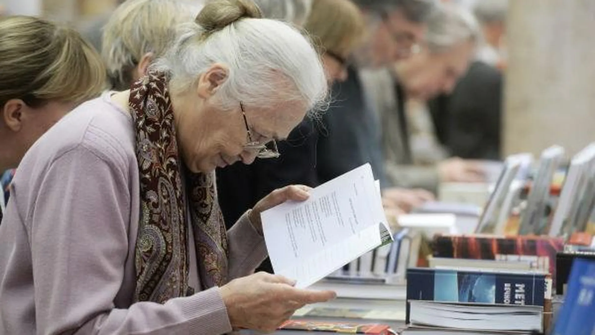 В центрах соцзащиты области пенсионеров научат английскому языку