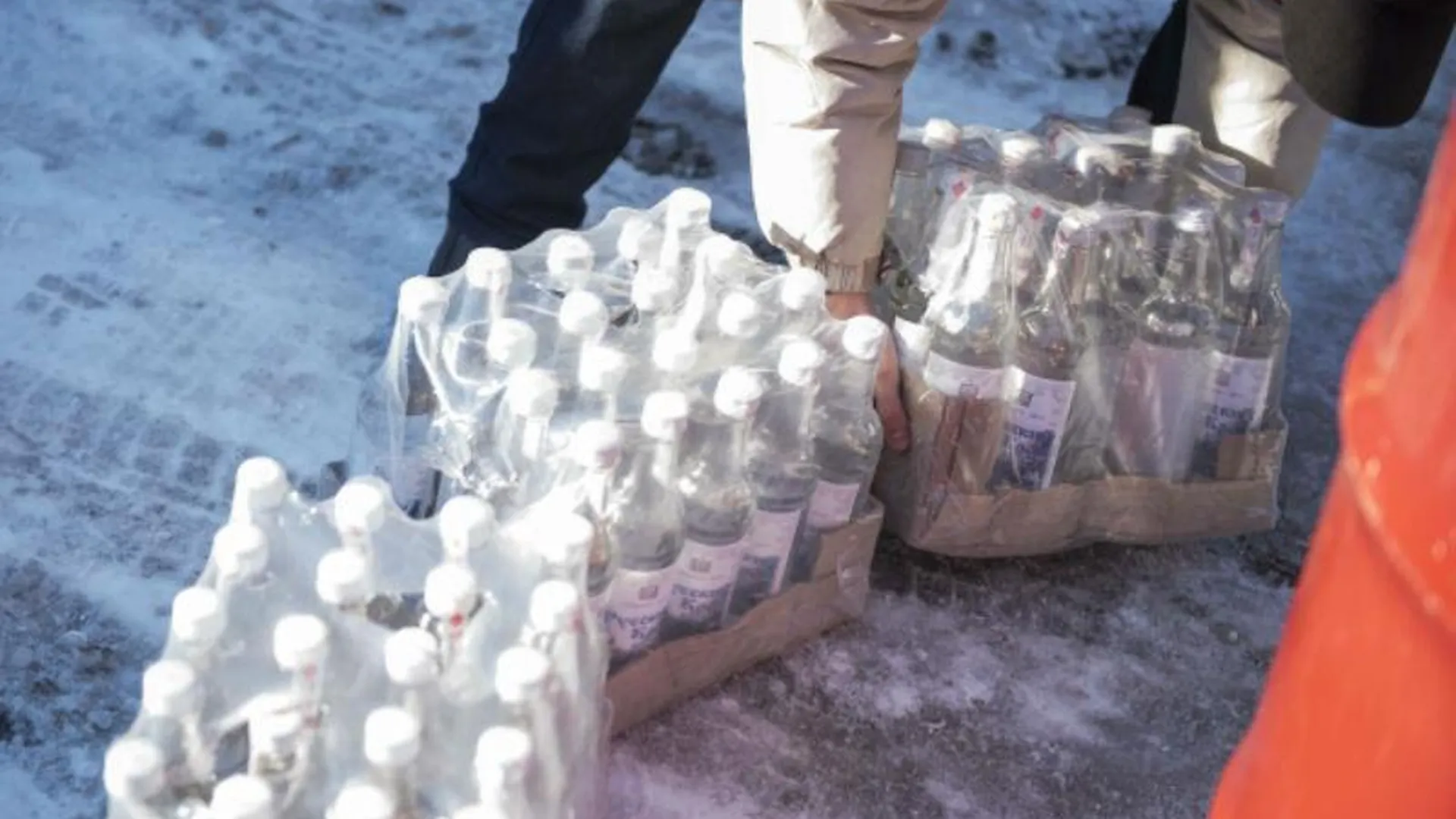 Более 20 тысяч бутылок поддельного коньяка, водки и шампанского обнаружили в Щелково