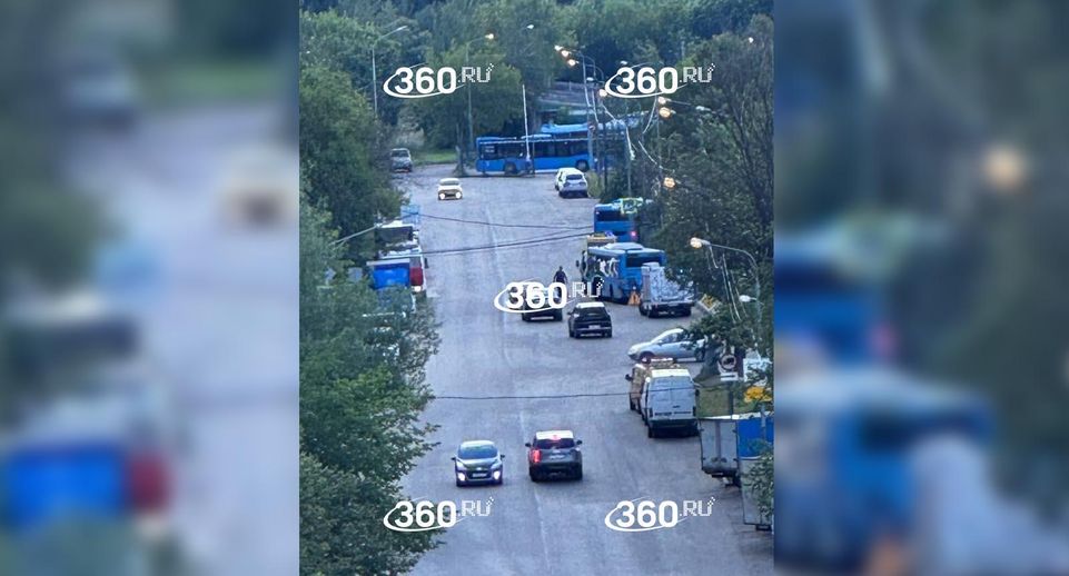 Источник 360.ru: в ДТП с грузовиком и 2 авто в Бибиреве погиб водитель автобуса