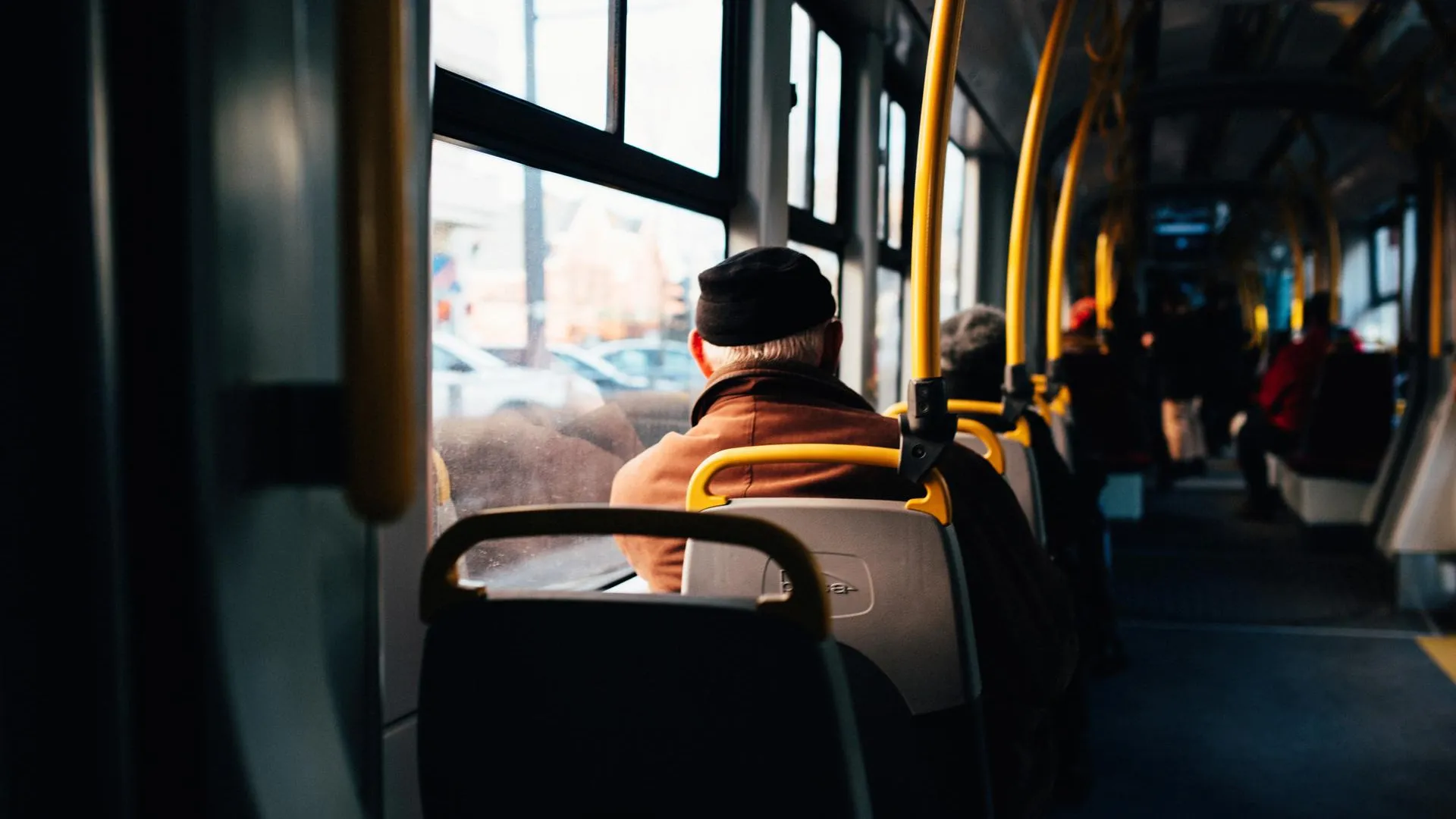 Пьяная женщина приставала к детям и разбила нос бабушке в автобусе под Ярославлем