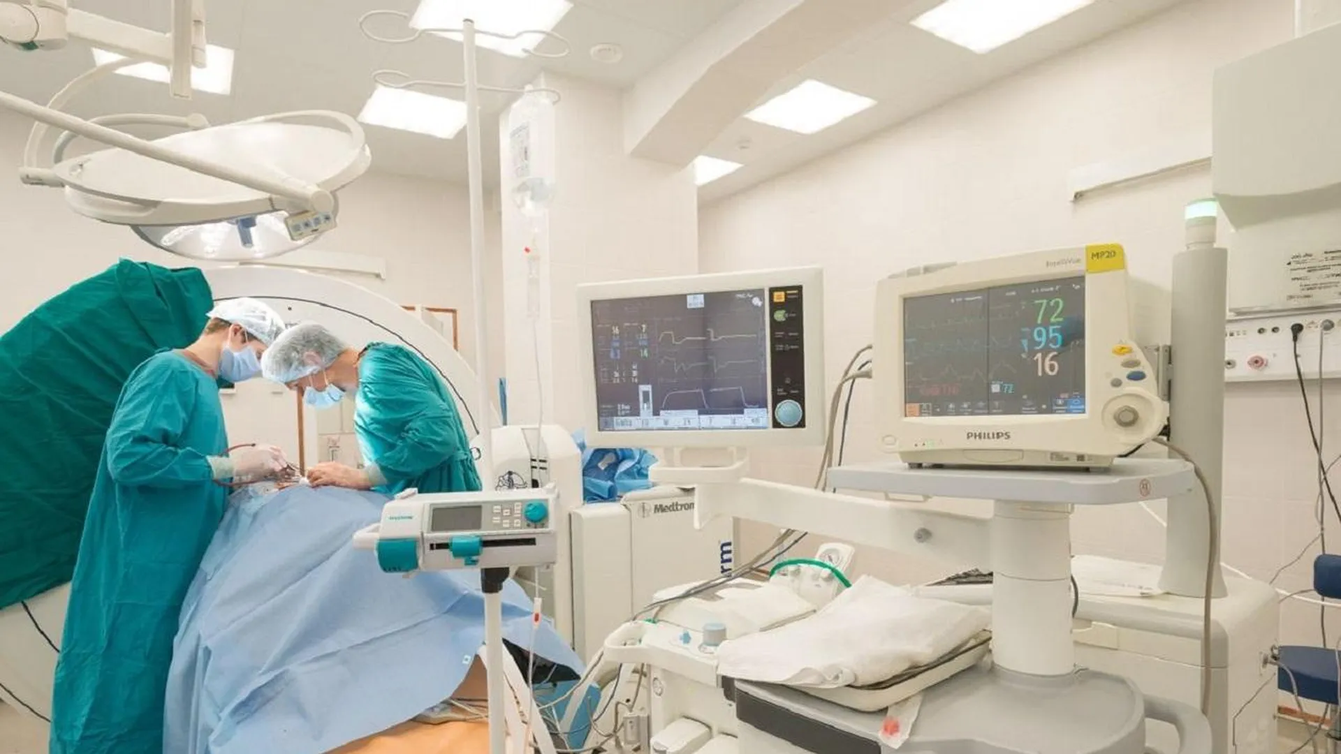 Еще одна современная нейрохирургическая операционная открылась в МОНИКИ