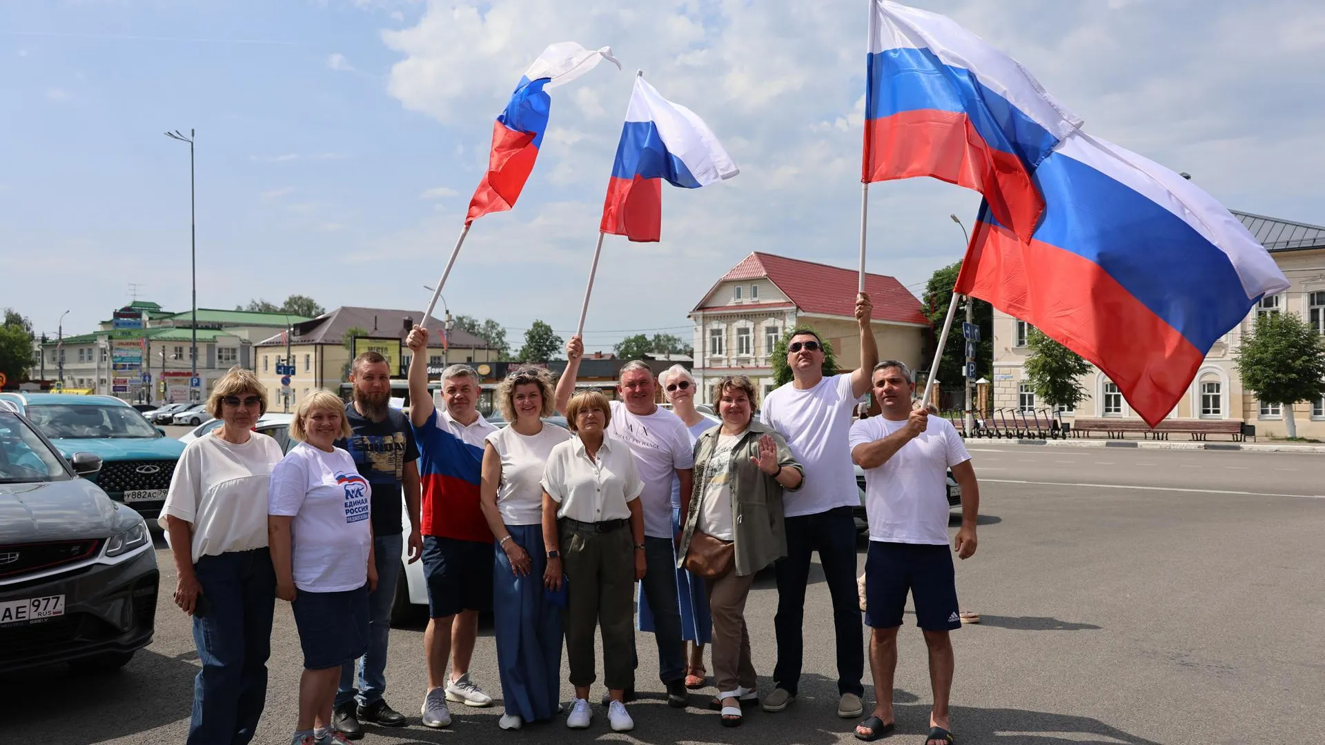 Жители Павловского Посада приняли участие в автопробеге в День России | 360°