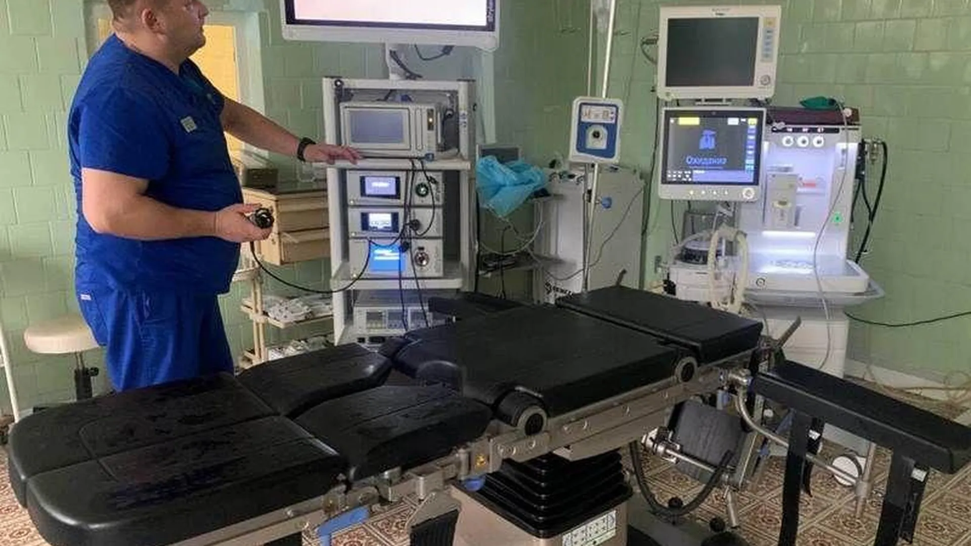 Семь десятков операционных столов поступило в больницы Подмосковья