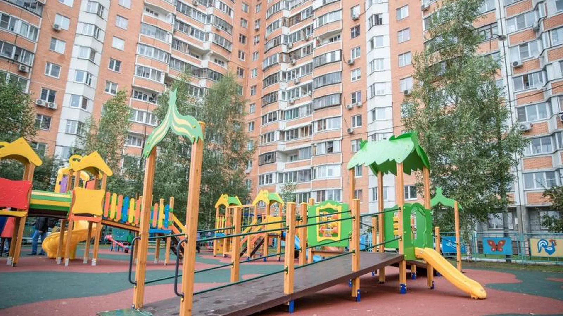 Активисты ОНФ проверили благоустройство дворов в Одинцове и Апрелевке
