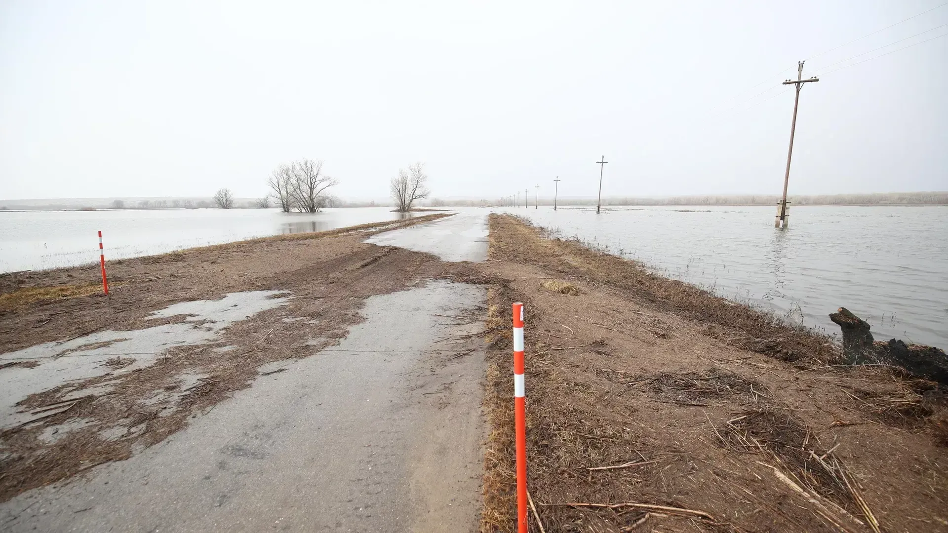 Паводковая вода закрыла всю пойму у трассы Тюмень — Омск