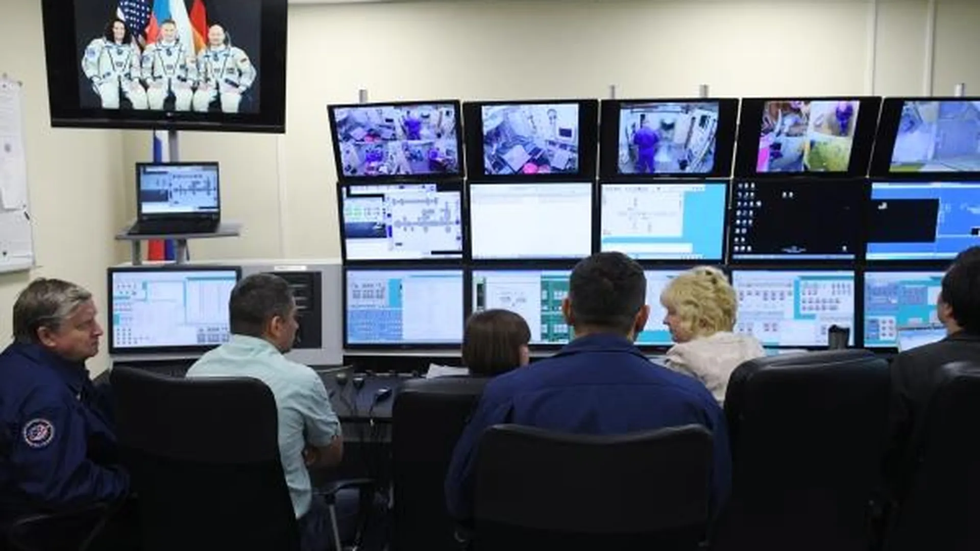 Пульт контроля и управления комплекса тренажеров РС МКС в Центре подготовки космонавтов имени Ю. А. Гагарина