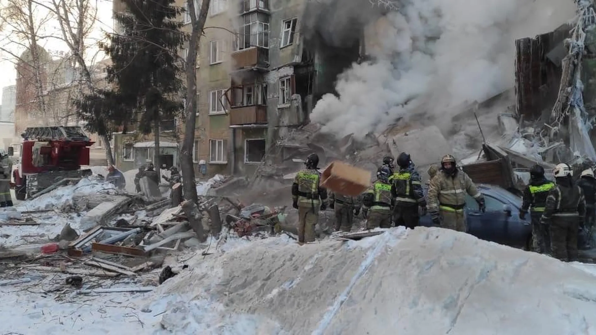 Четвертый человек погиб при взрыве газа в пятиэтажке Новосибирска