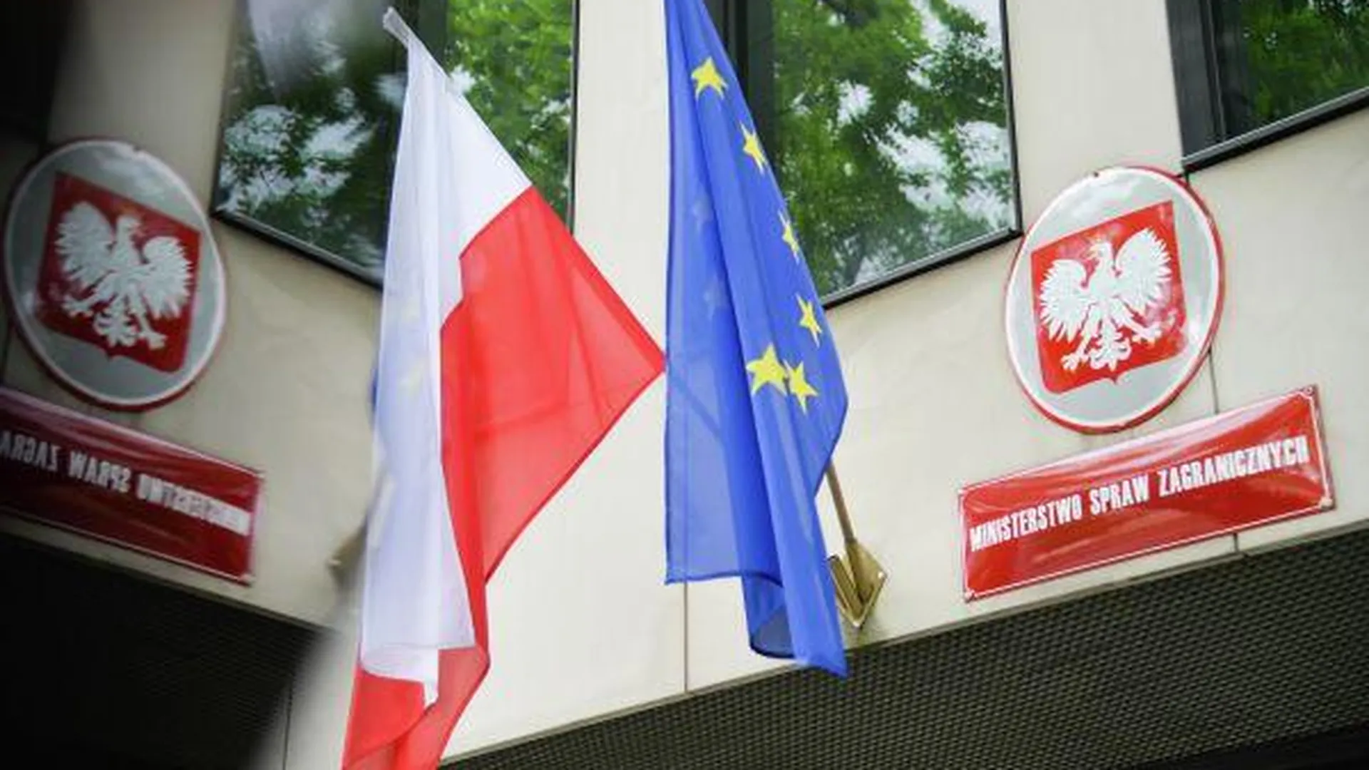 Польский вице-премьер спровоцировал скандал своим фото на фоне символики УПА 
