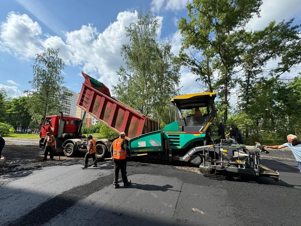 В Дубне продолжается благоустройство жилых дворов