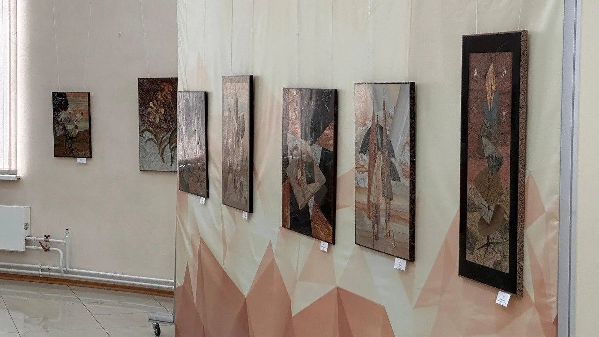 В Клину заработала уникальная выставка картин «Симфония камня»