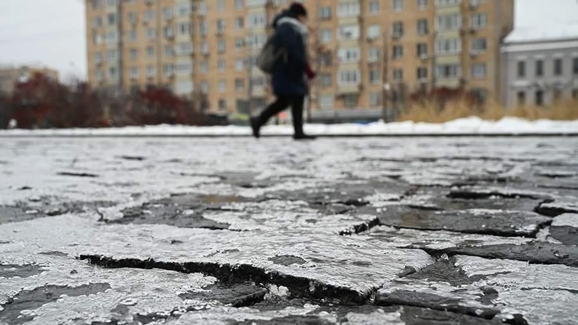 «Желтый» уровень погодной опасности продлили в Москве