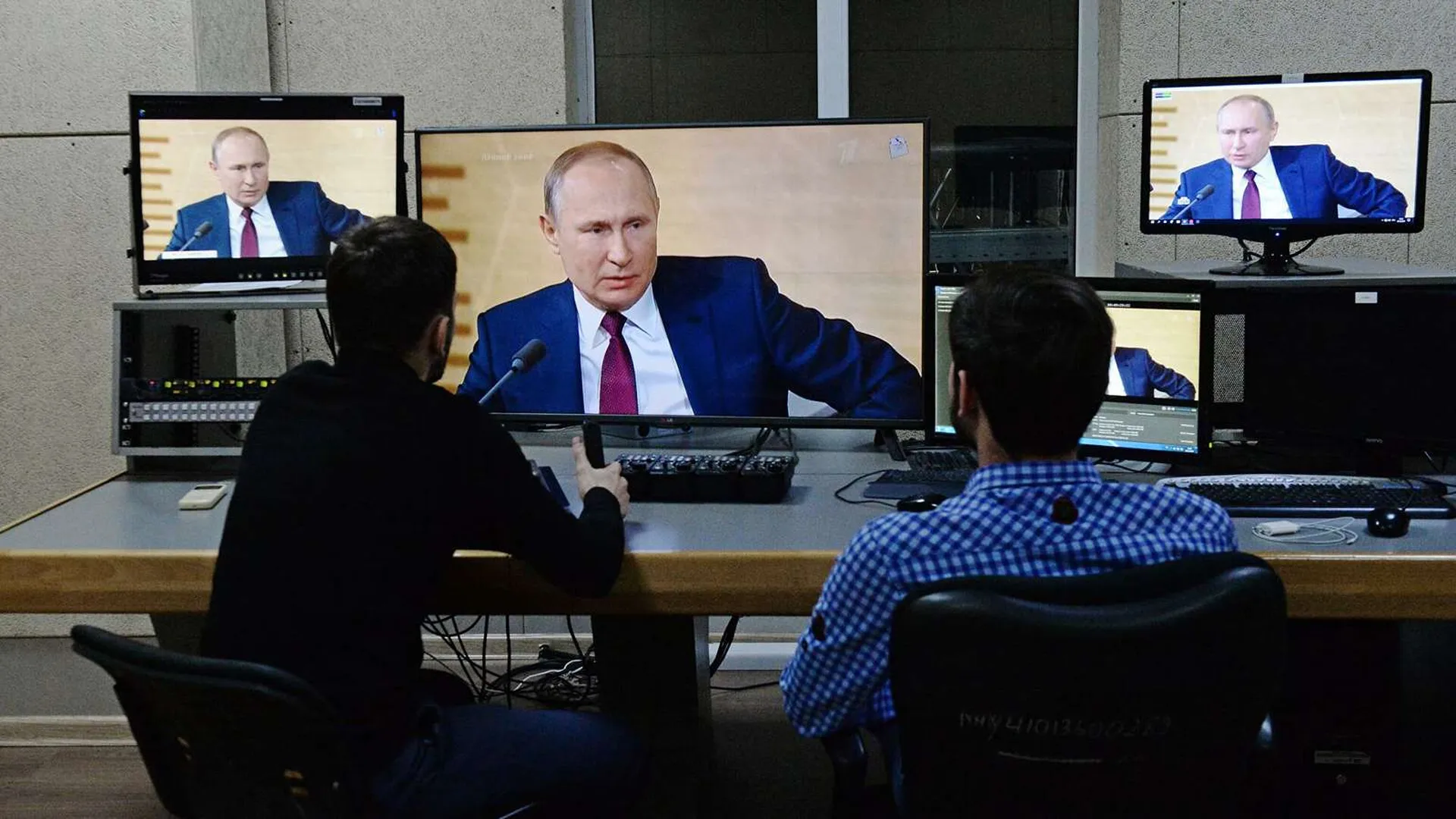 Песков объяснил выбор Манежа для пресс-конференции Путина