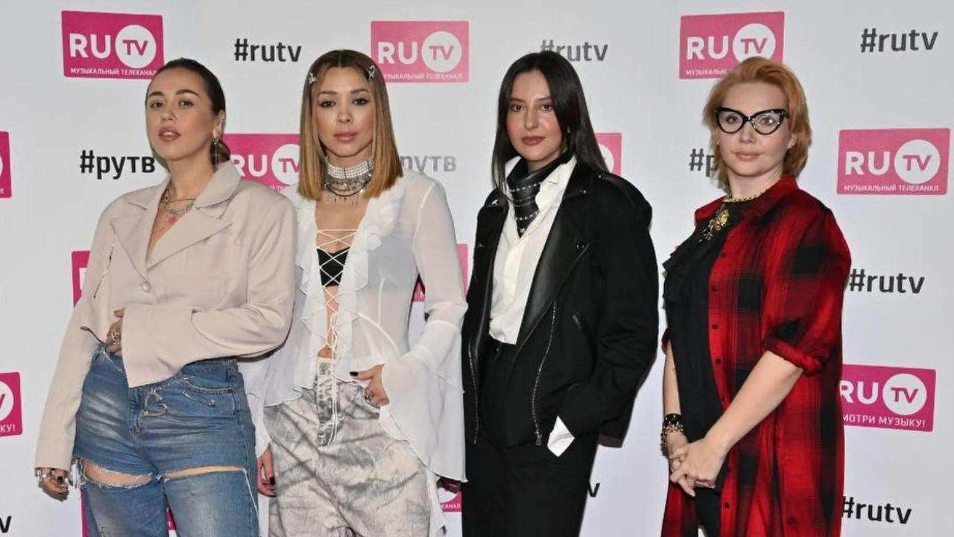 Начинающие дизайнеры одели российских звезд для Русской Музыкальной Премии RU.TV