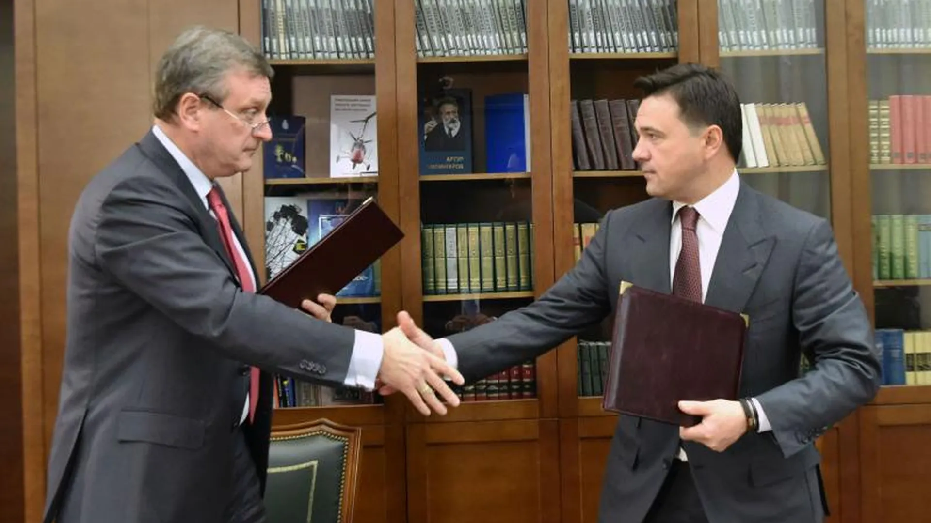 Глава региона подписал соглашение с Росреестром