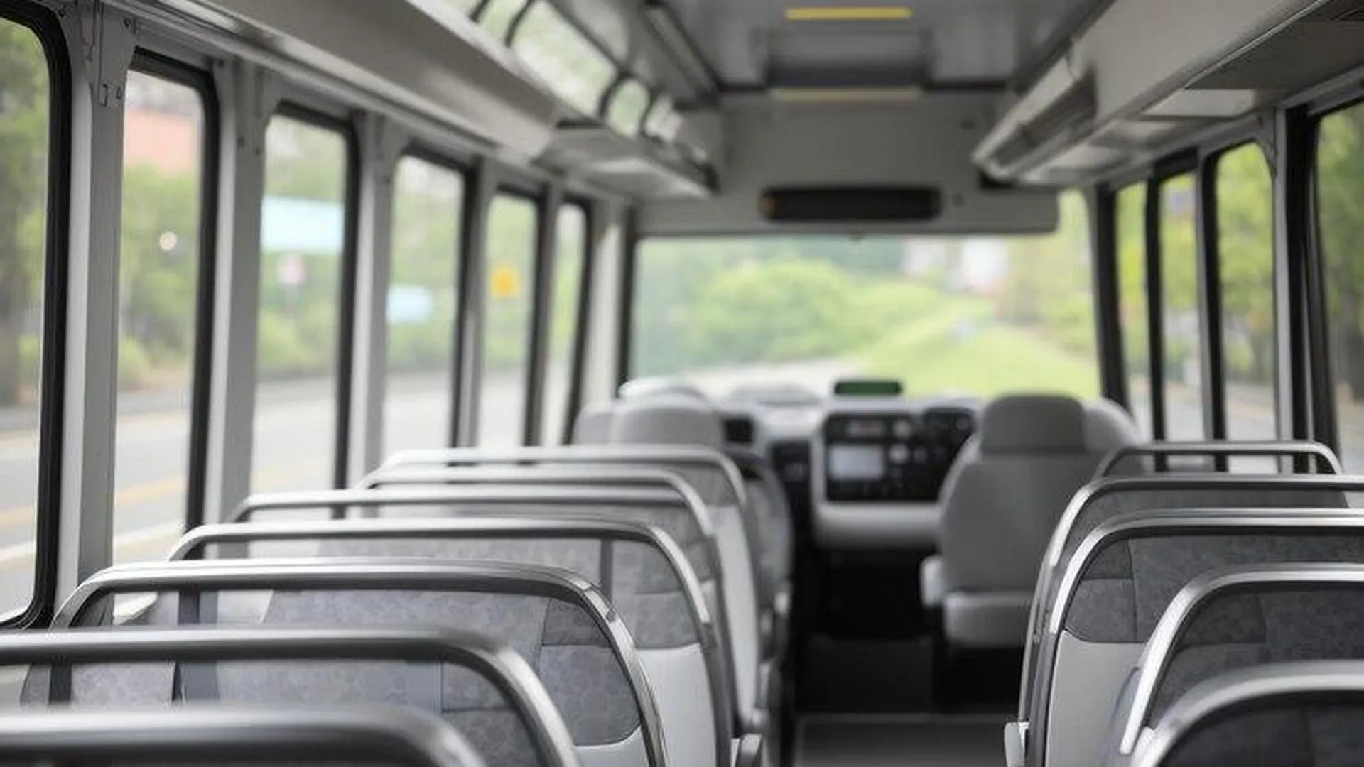 Неадекватный водитель напал на школьный автобус в Луховицах