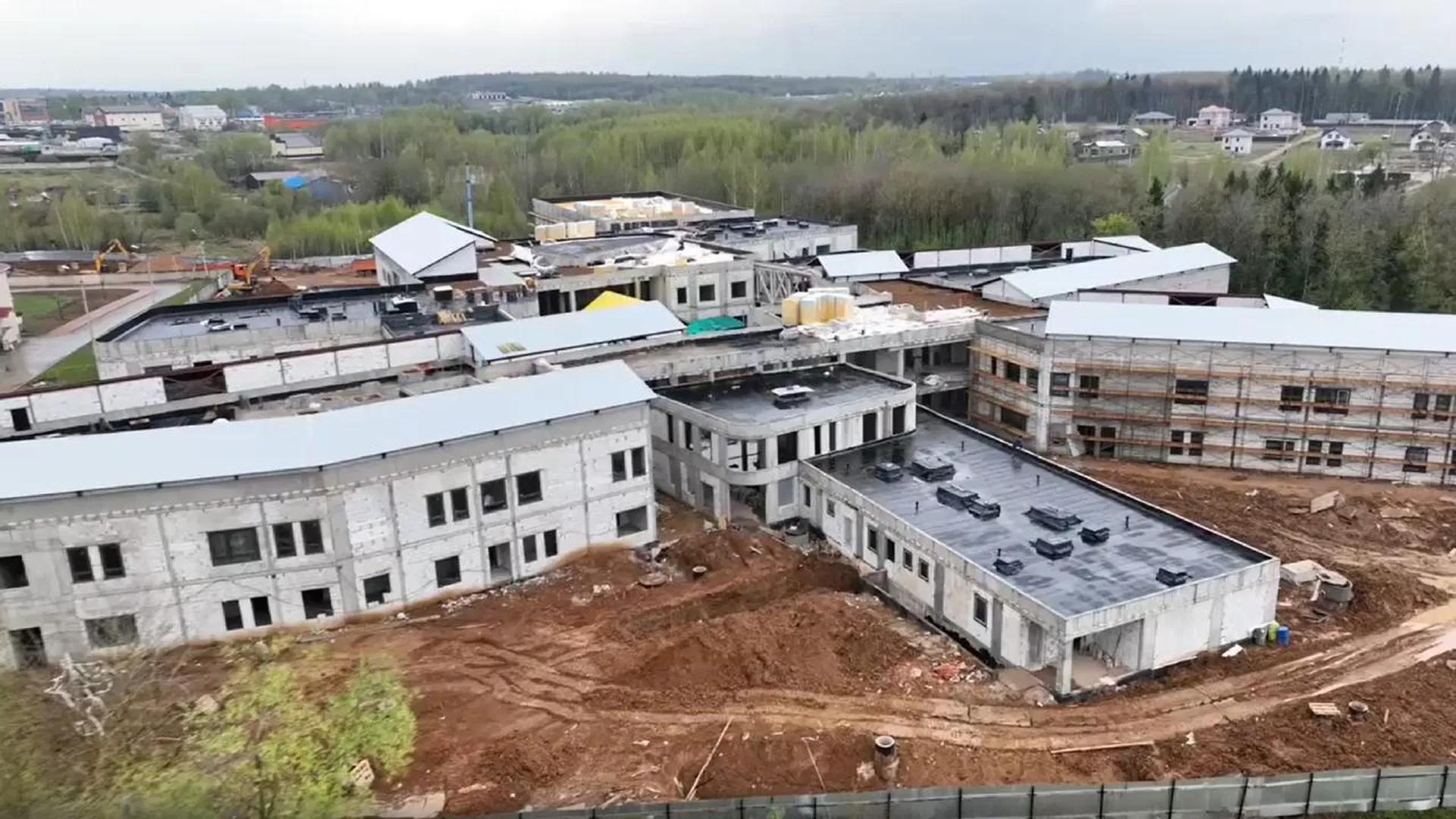 Инфраструктуру реабилитационного центра продолжают строить в Сергиево-Посадском округе