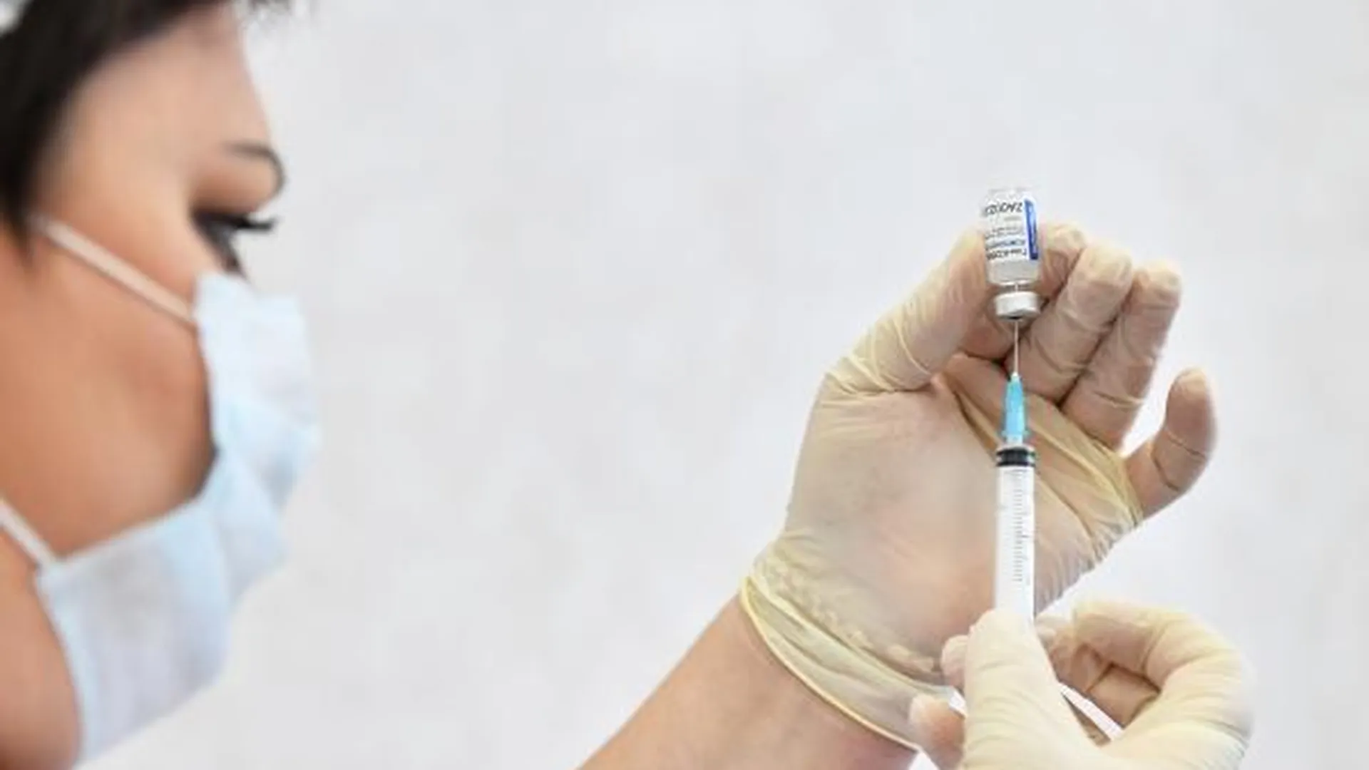 В Подмосковье прививку от коронавируса сделал 91-летний мужчина