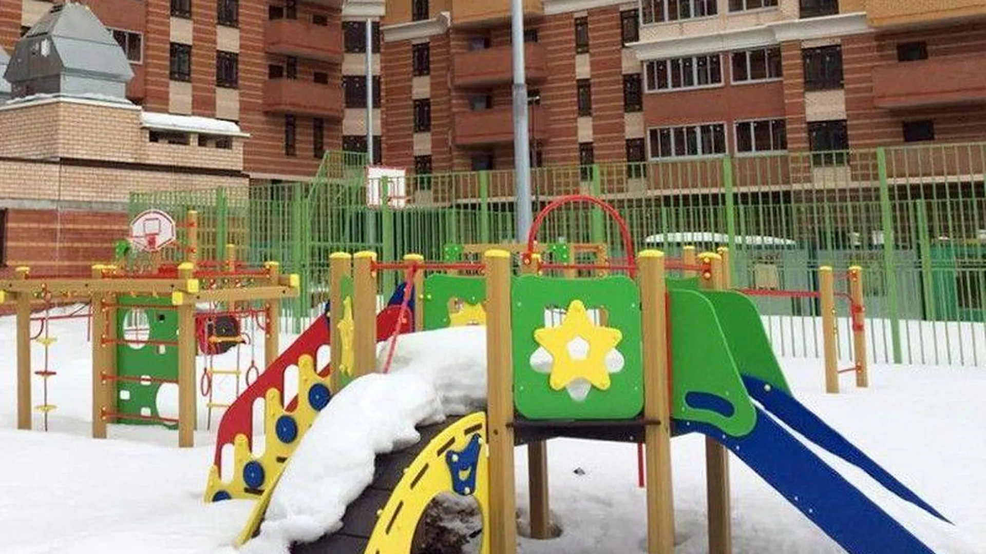 Более 11 млн цифровых проверок детских площадок провели в Подмосковье