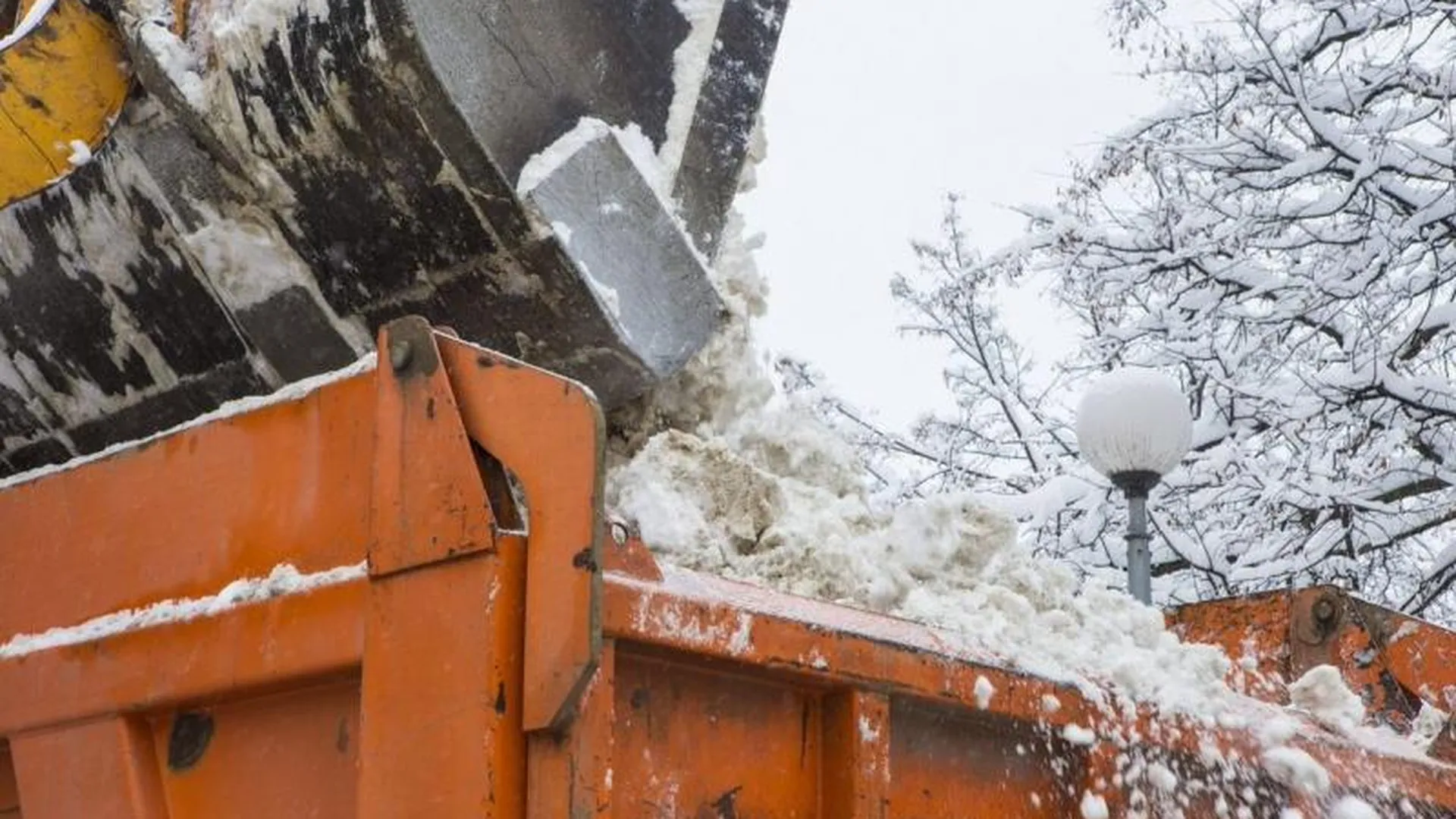 Хромушин: свыше 8,5 тысяч коммунальщиков ликвидируют последствия снегопада в МО