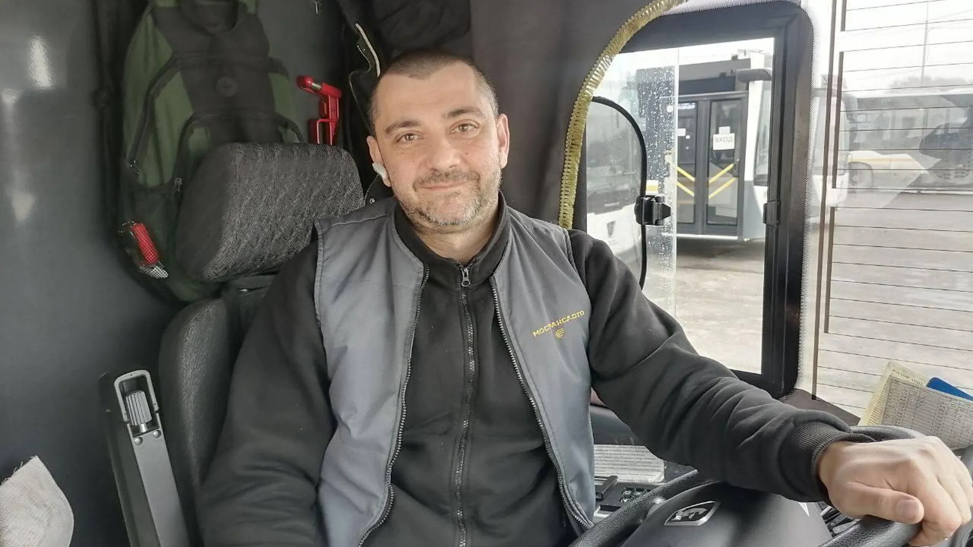 Добро существует: Водитель автобуса Мострансавто вернул пассажиру рюкзак с 500 тысячами рублей