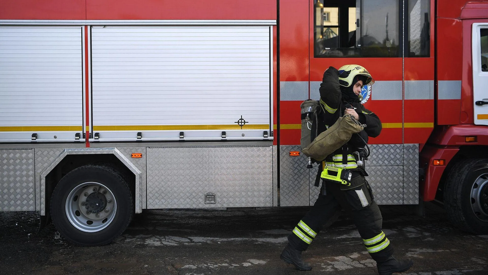 Пожар на территории колонии в Пермском крае распространился на 1,7 тысячи «квадратов»