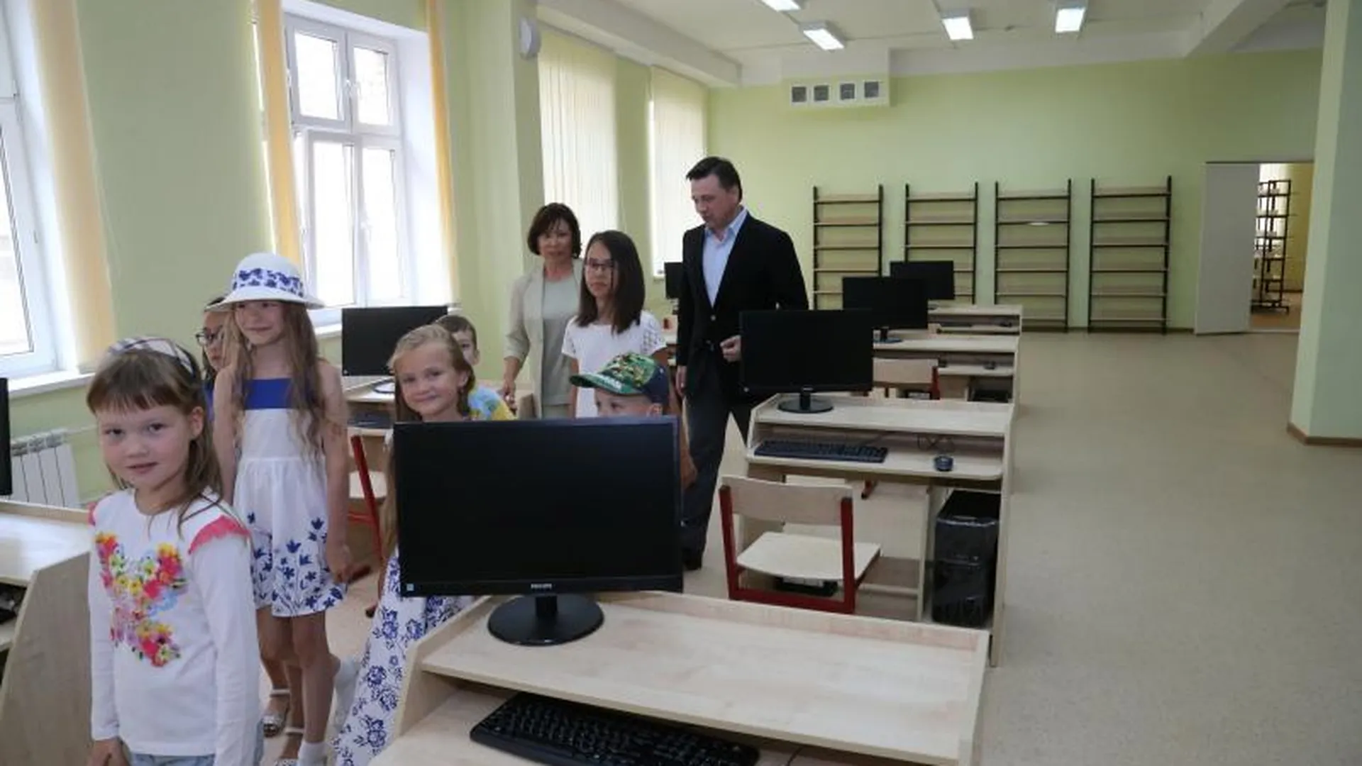 Воробьев осмотрел новую школу в Долгопрудном
