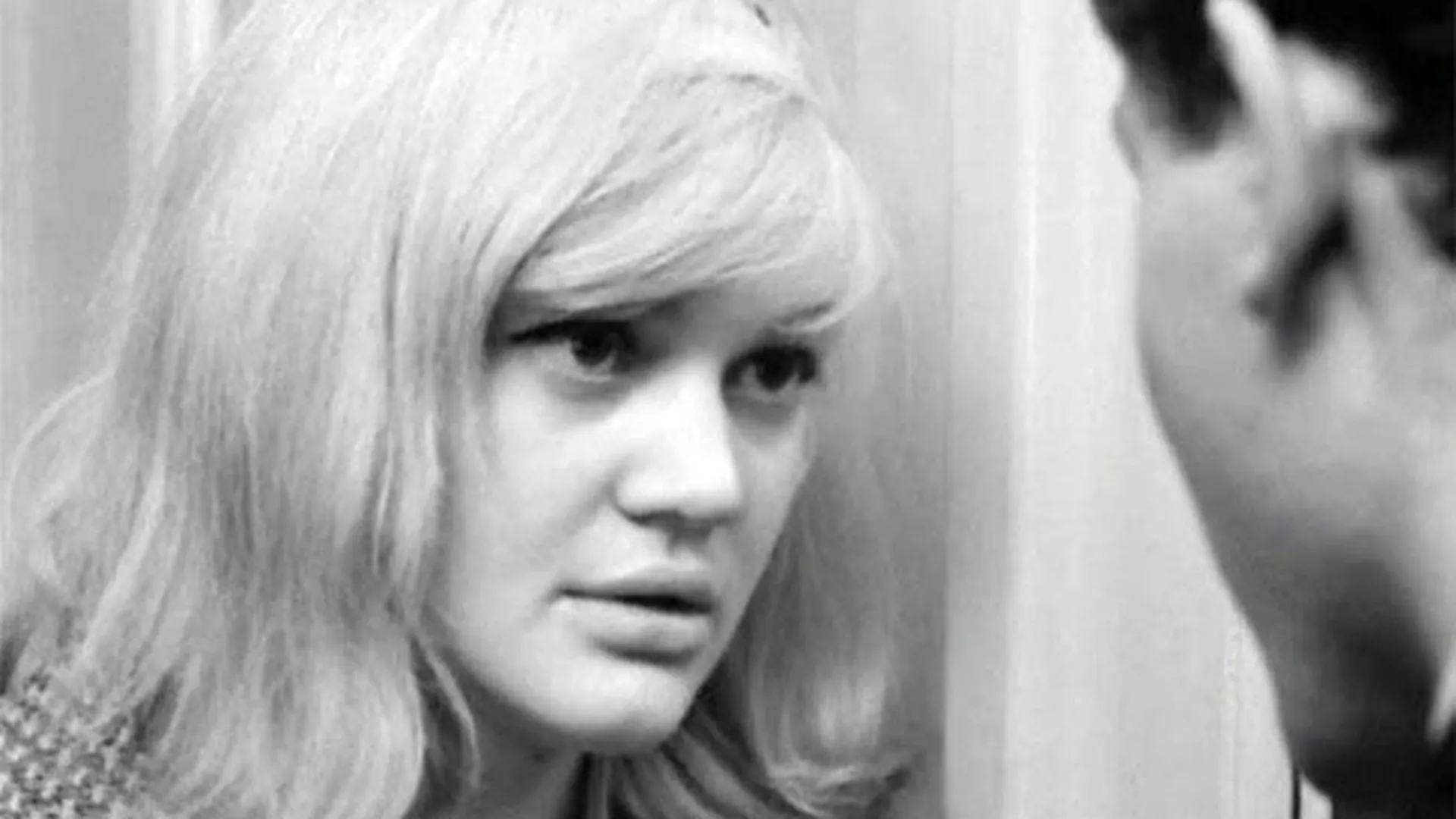 Кадр из фильма «Любовные похождения блондинки» (1965) / kino-teatr.ru