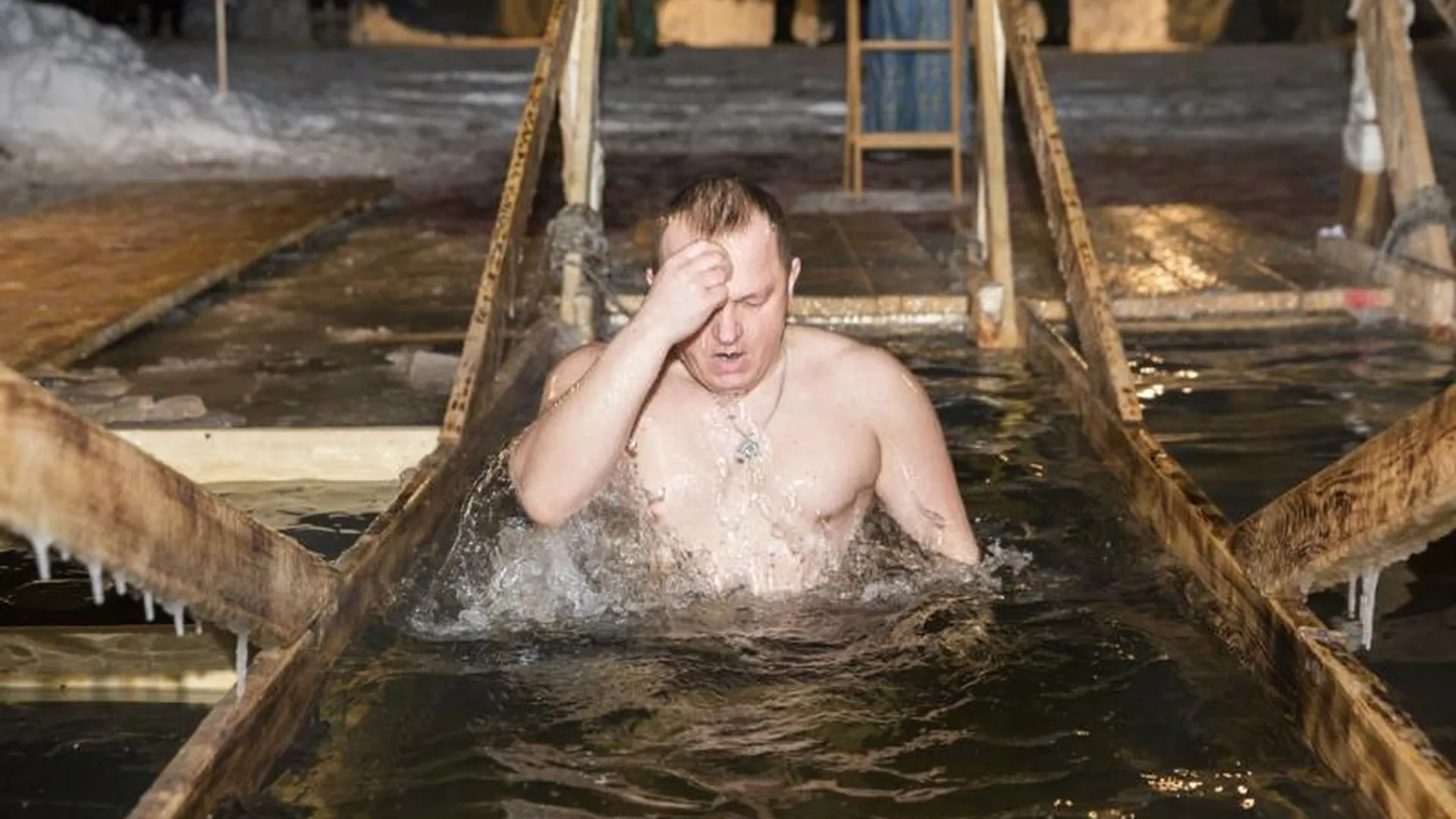 Более 8 тысяч человек искупались на Крещение в Одинцовском районе