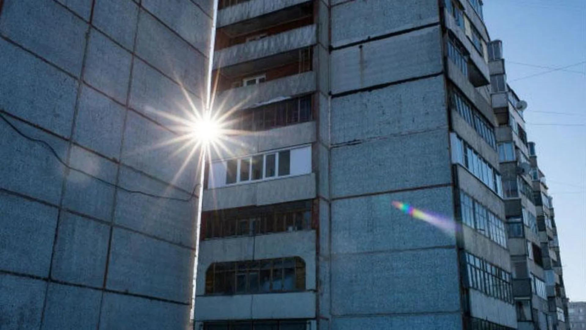 Московская школьница осталась жива после падения с девятого этажа