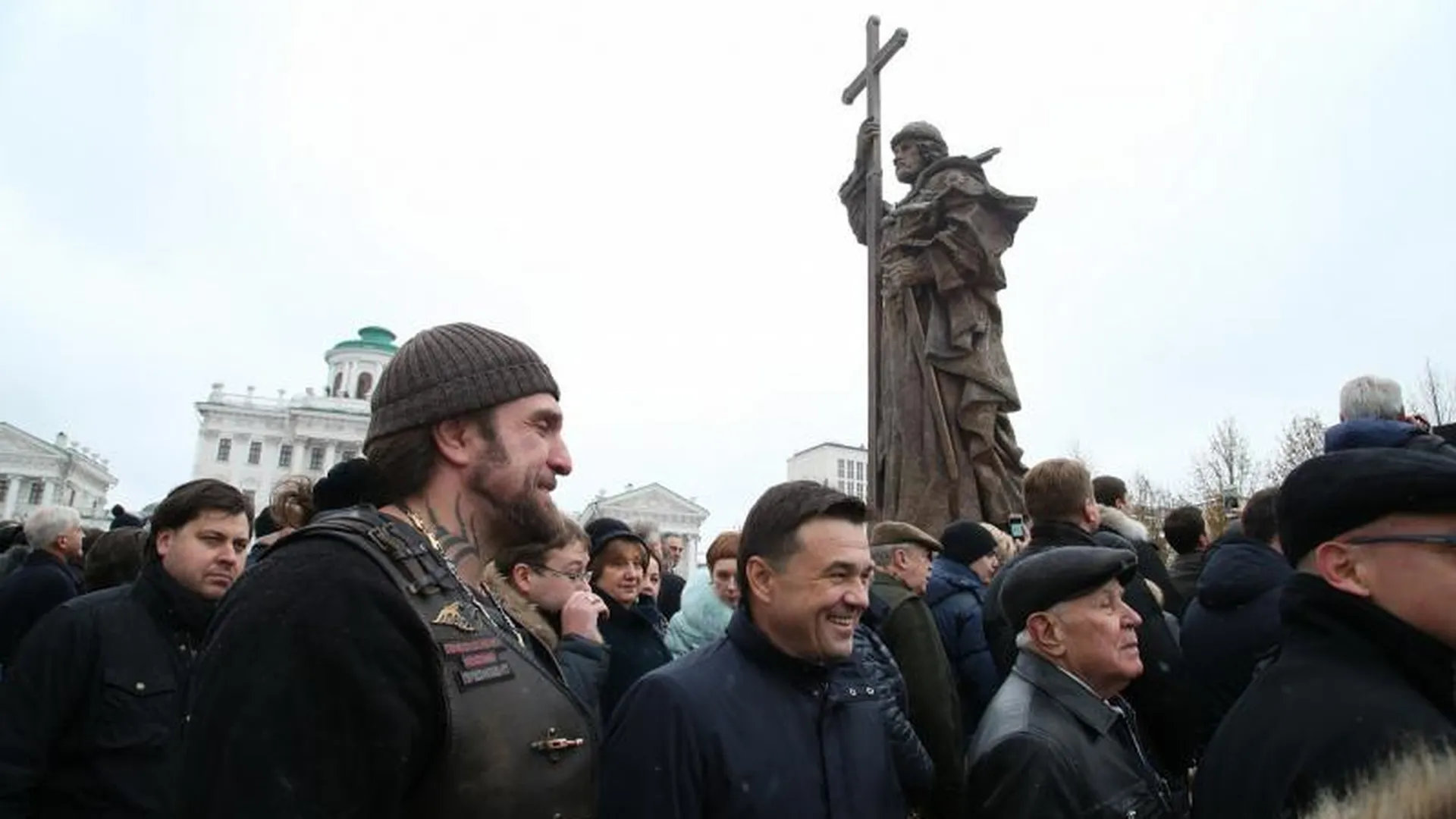 Воробьев принял участие в церемонии открытия памятника князю Владимиру