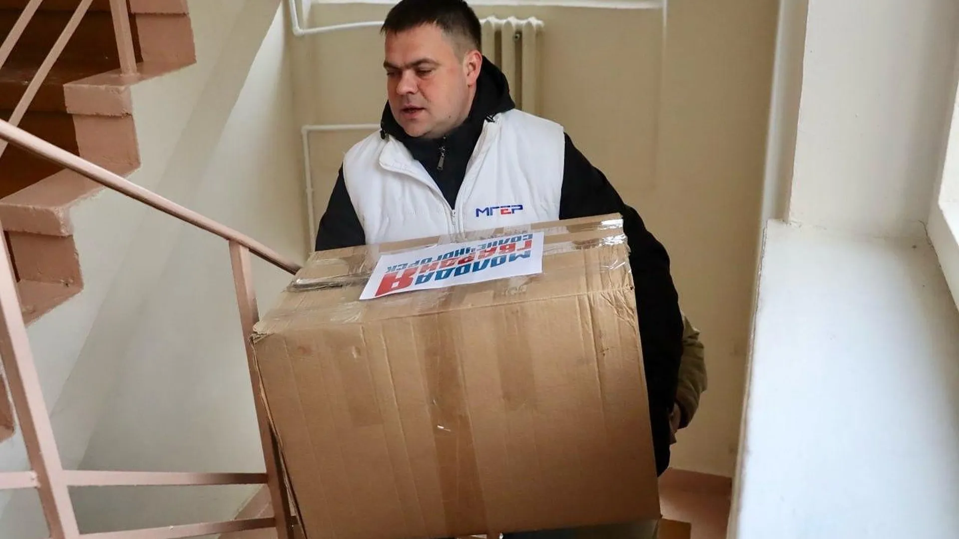 Волонтеры передали гуманитарную помощь в Тимоновский госпиталь в Солнечногорске