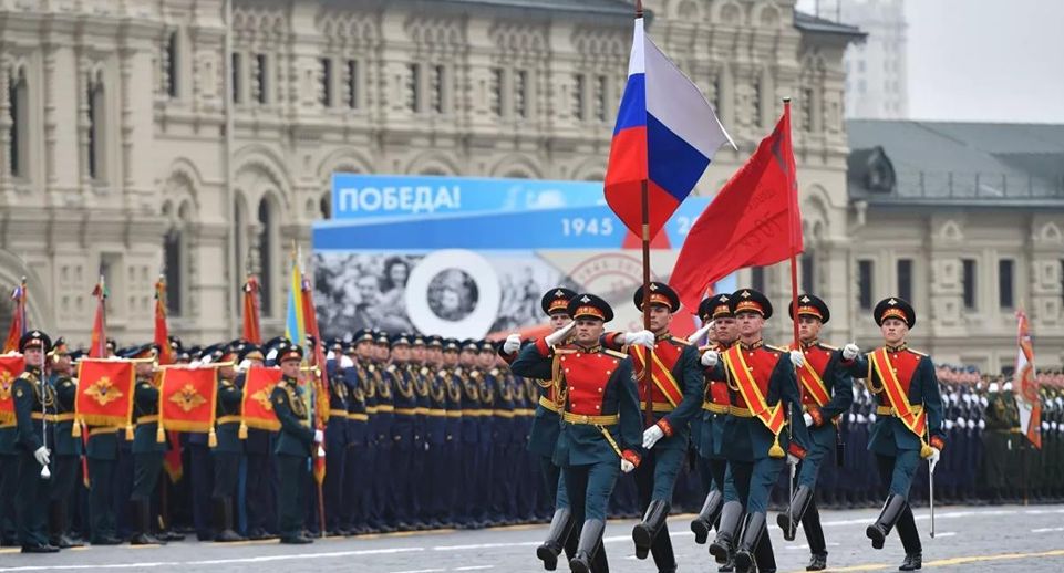 Военная техника приехала на репетицию парада Победы на Красной площади