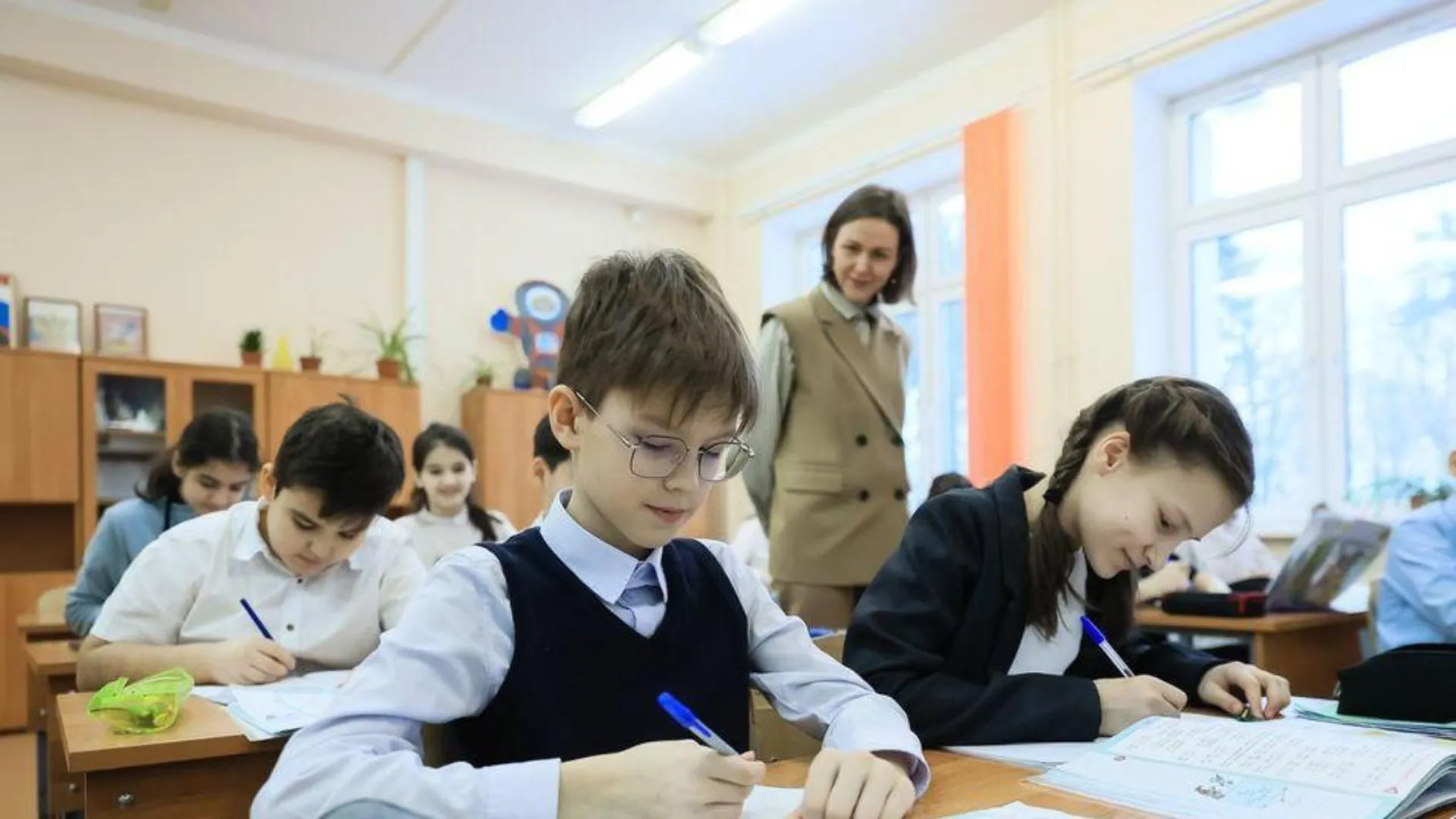 За этот месяц уже более двух тысяч учителей в Подмосковье получили компенсацию аренды жилья
