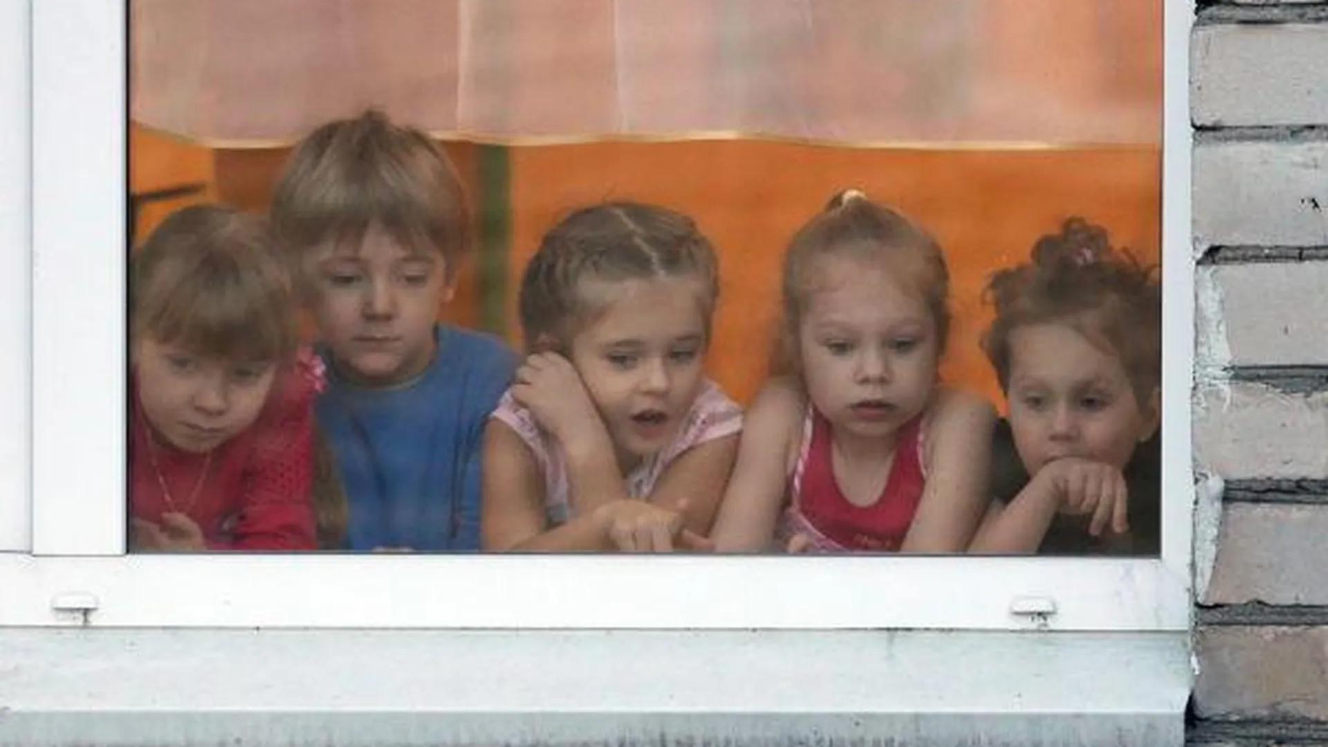 В очереди в детсады Пушкинского района находятся почти 600 детей