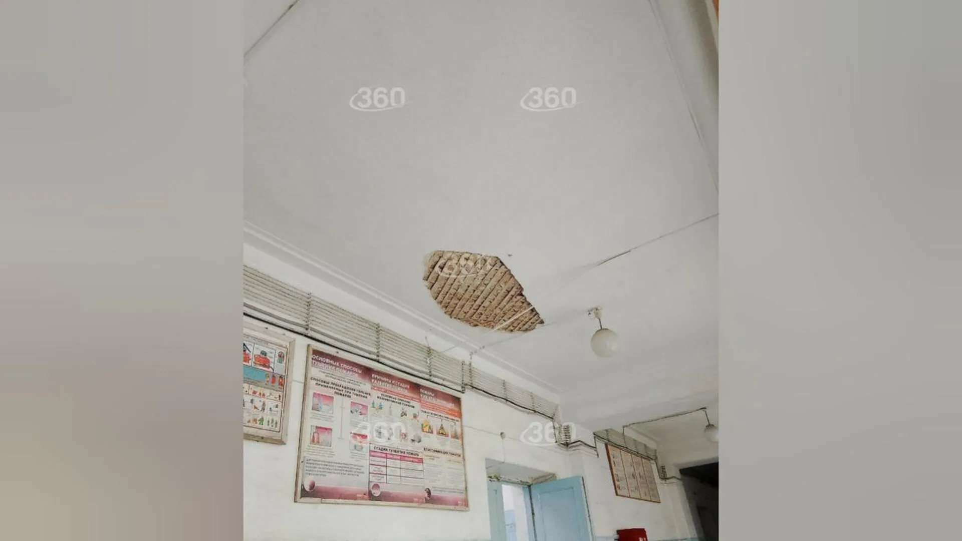 «Просто дырку залатали». Появилось фото с места обрушения потолка школы в Каспийске