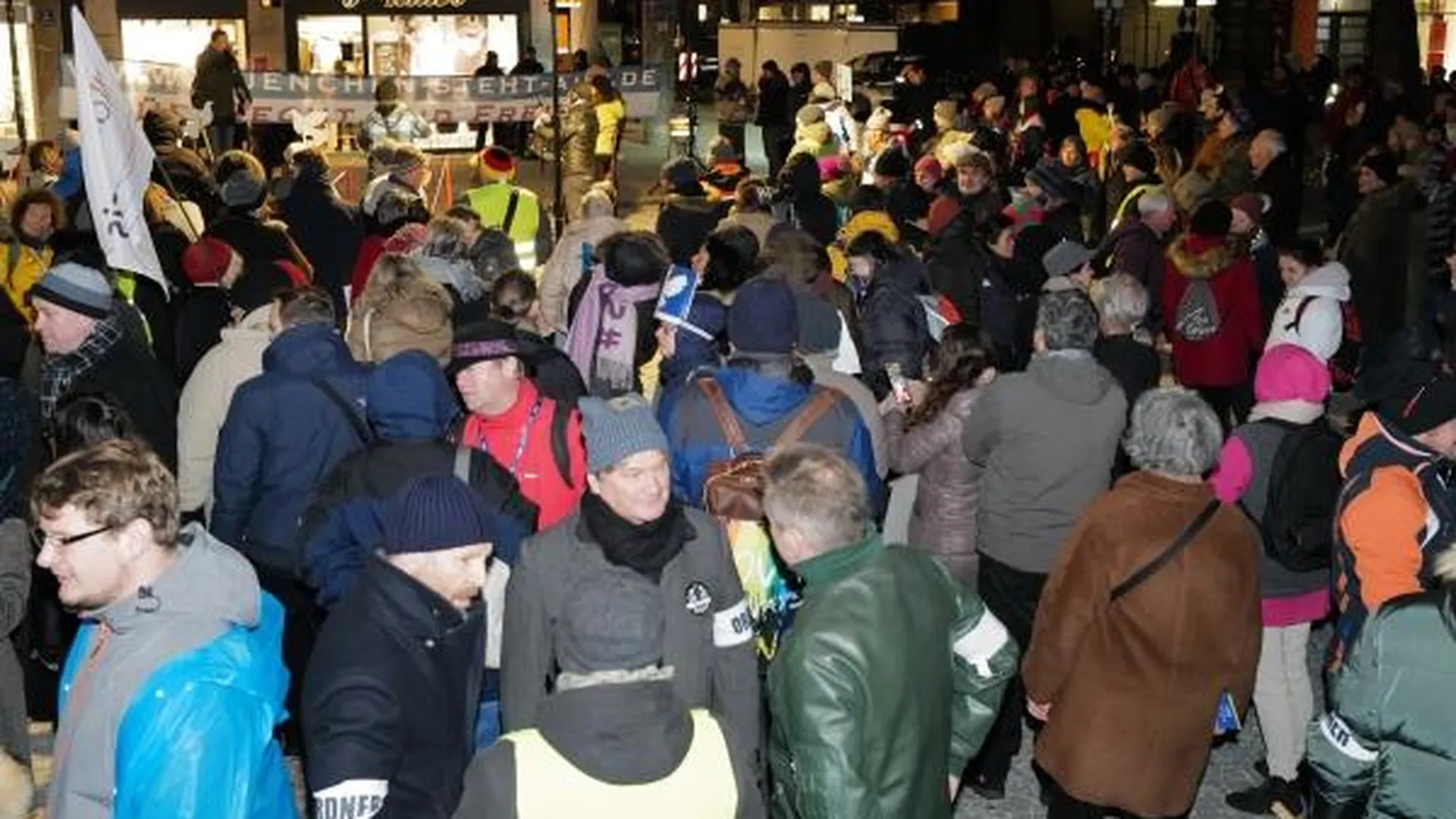 В Германии активно протестуют против размещения беженцев
