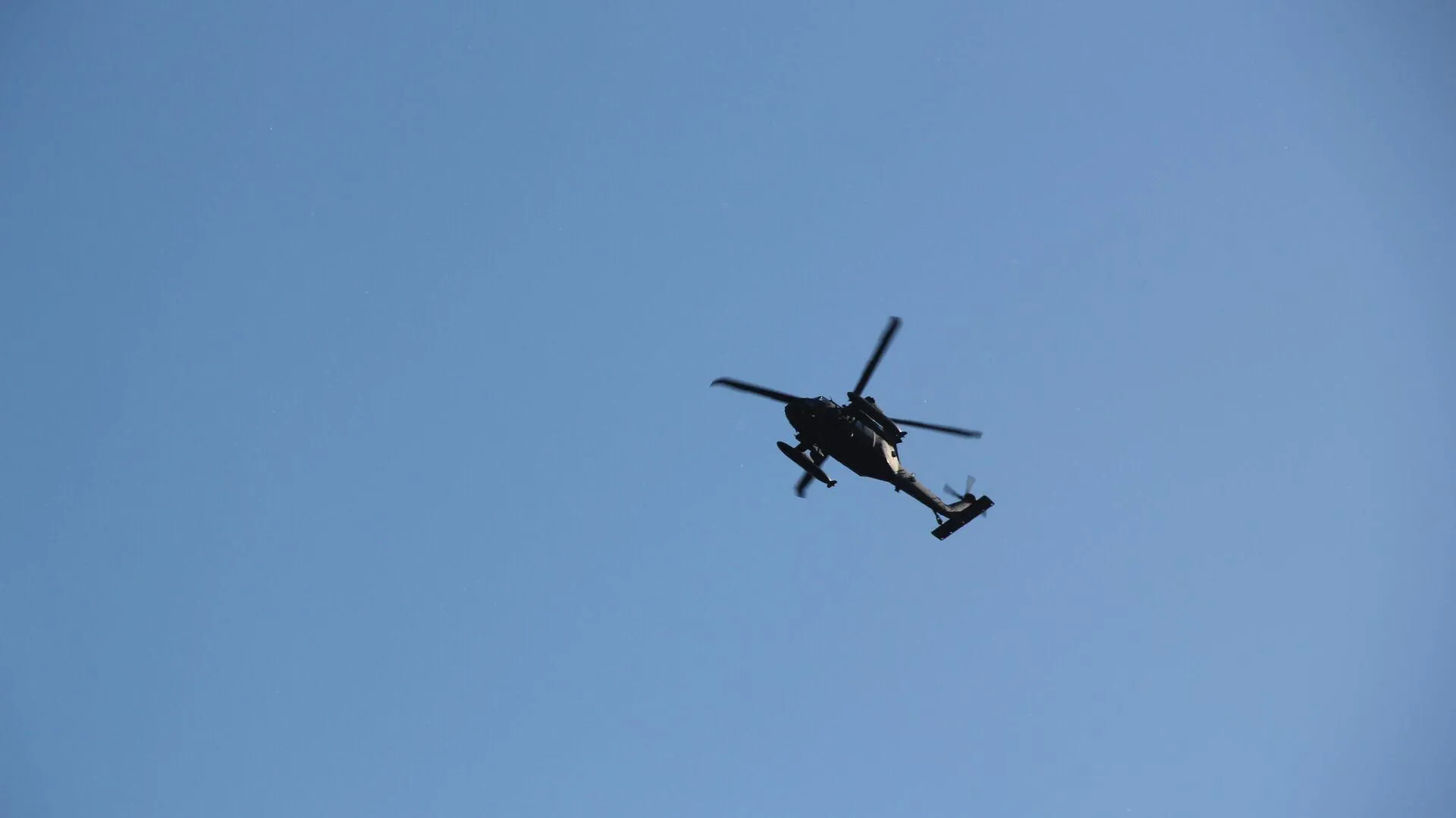 Японские военные нашли черные ящики разбившихся на учениях вертолетов