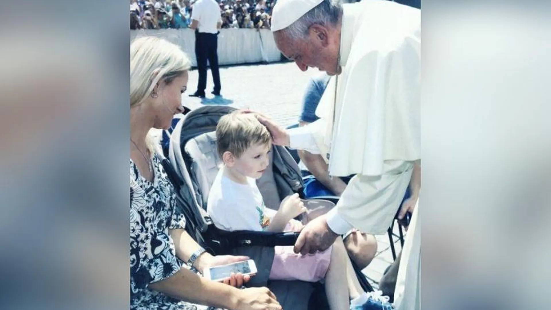 Минздрав, администрация Химок и Папа Римский поддержали ребенка с редким заболеванием