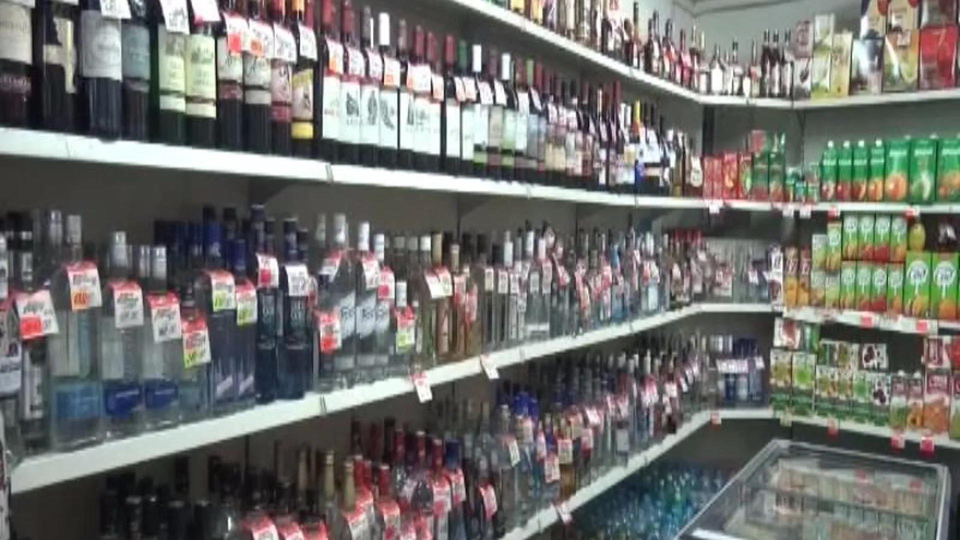 Алкоголь без лицензии продавали ночью в 3 торговых точках в Мытищах