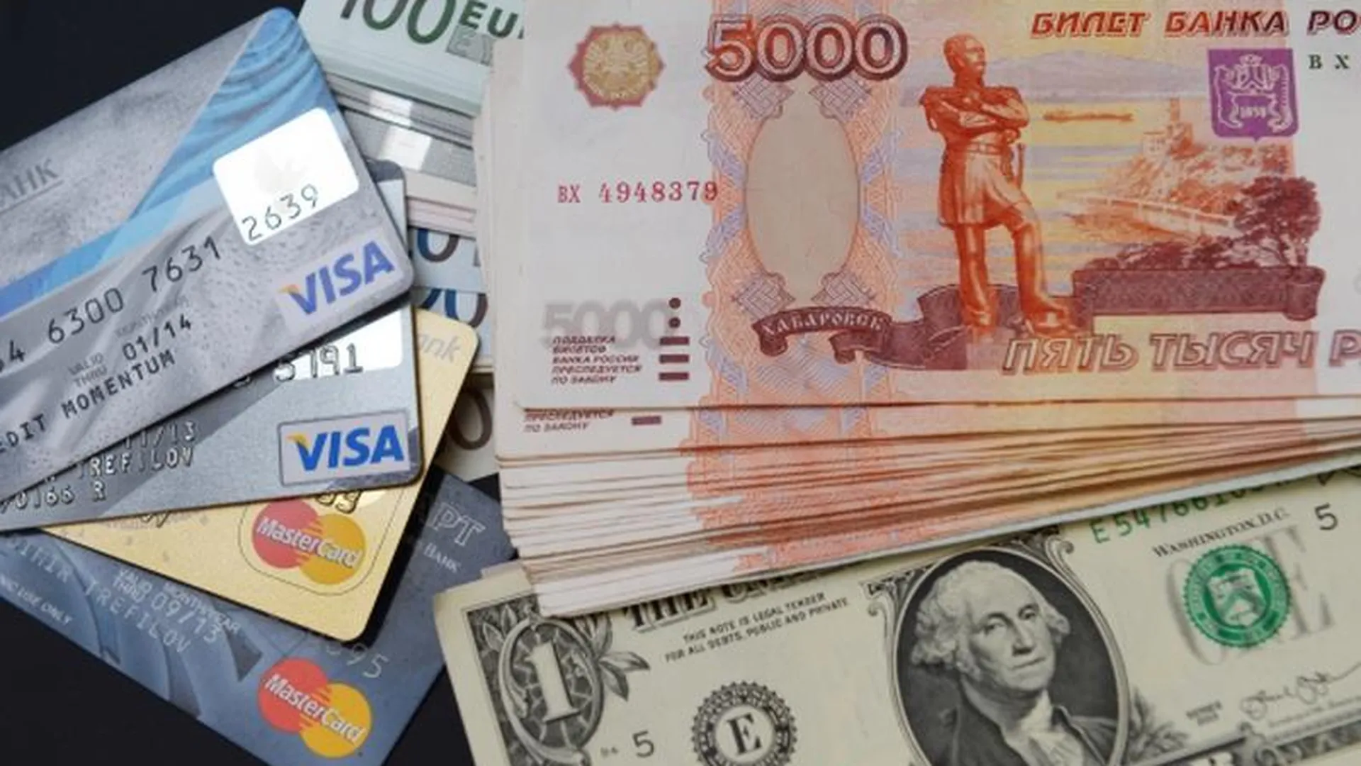 У молодой москвички похитили 840 тысяч с карточки